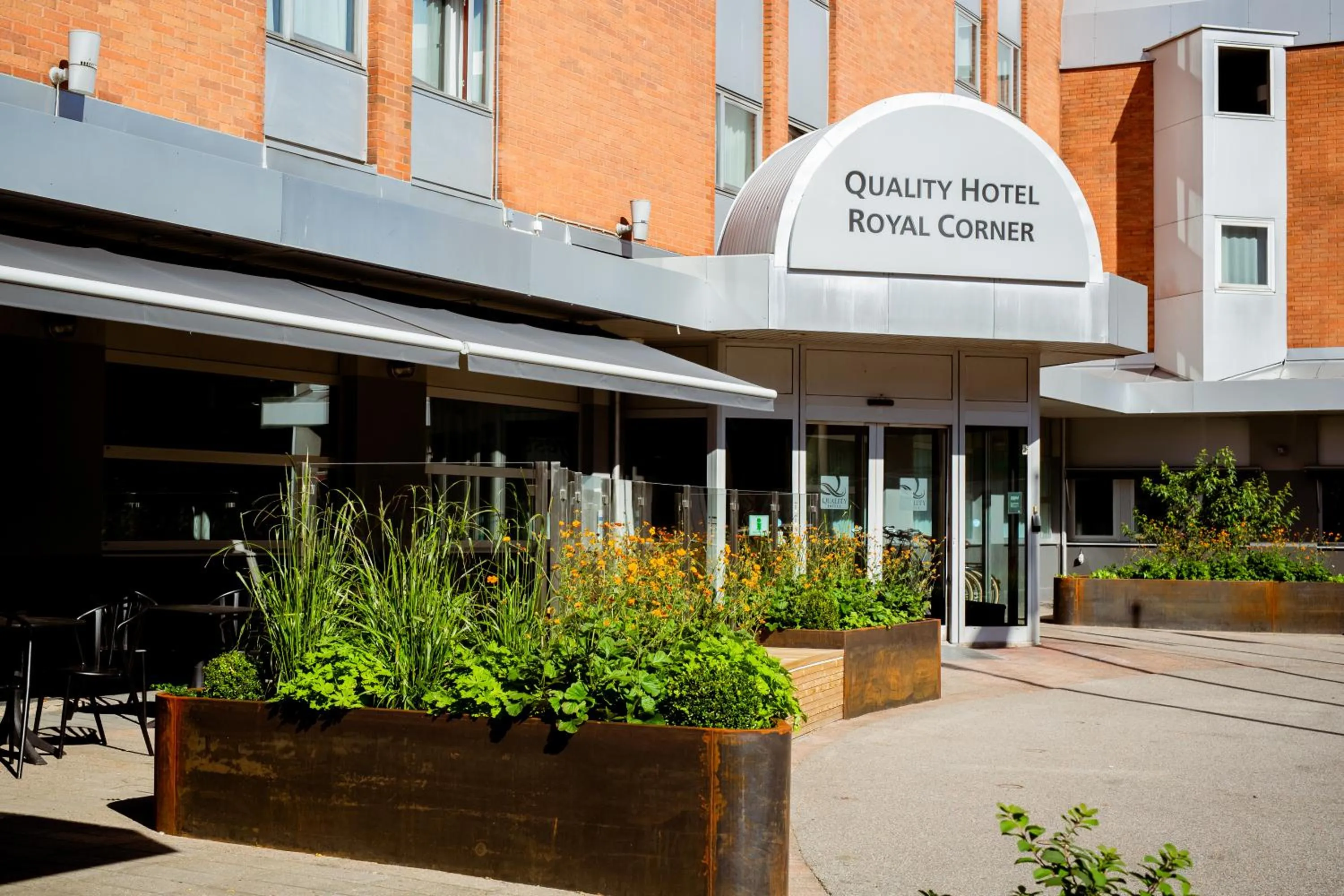 Facade/entrance in Quality Hotel Royal Corner
