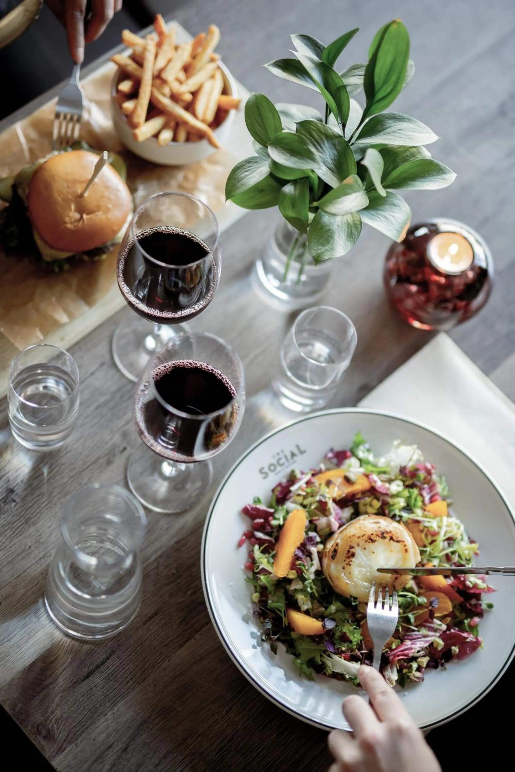 Restaurant/places to eat in Quality Hotel Royal Corner