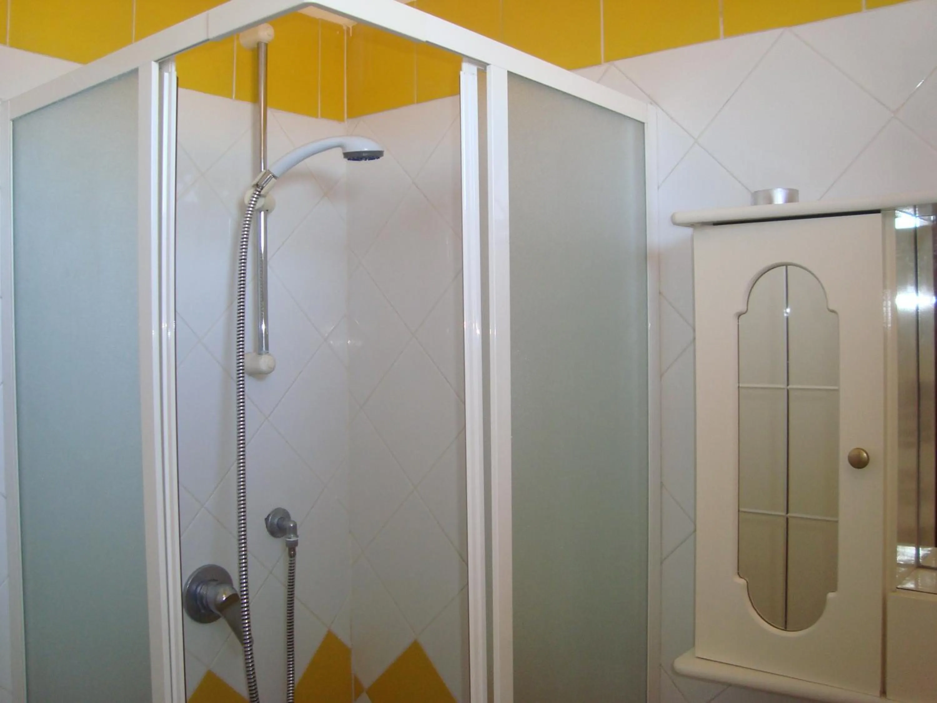 Shower in Zagarella House
