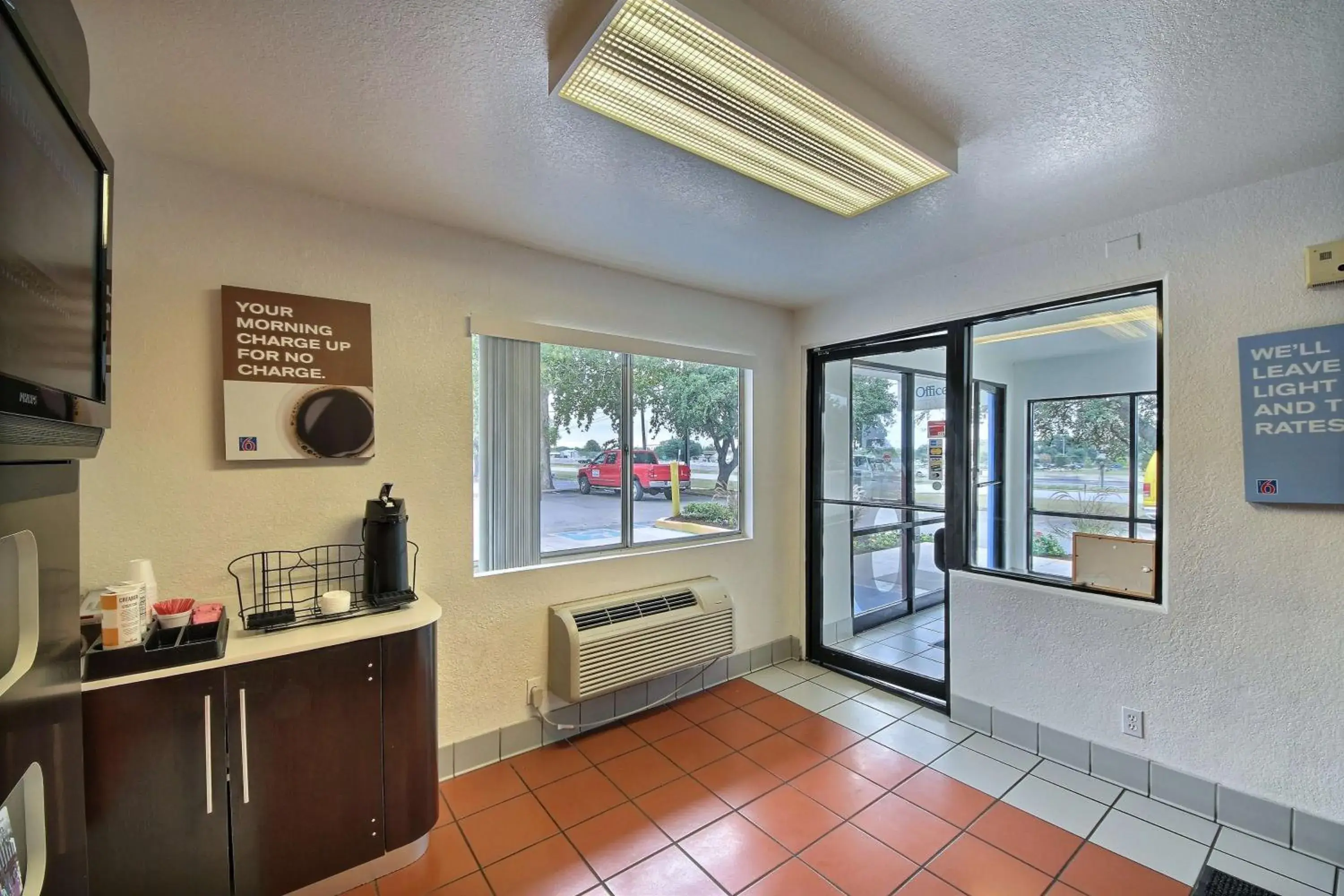 Restaurant/places to eat in Motel 6-San Marcos, TX Restaurant/places to eat in Motel 6-San Marcos, TX