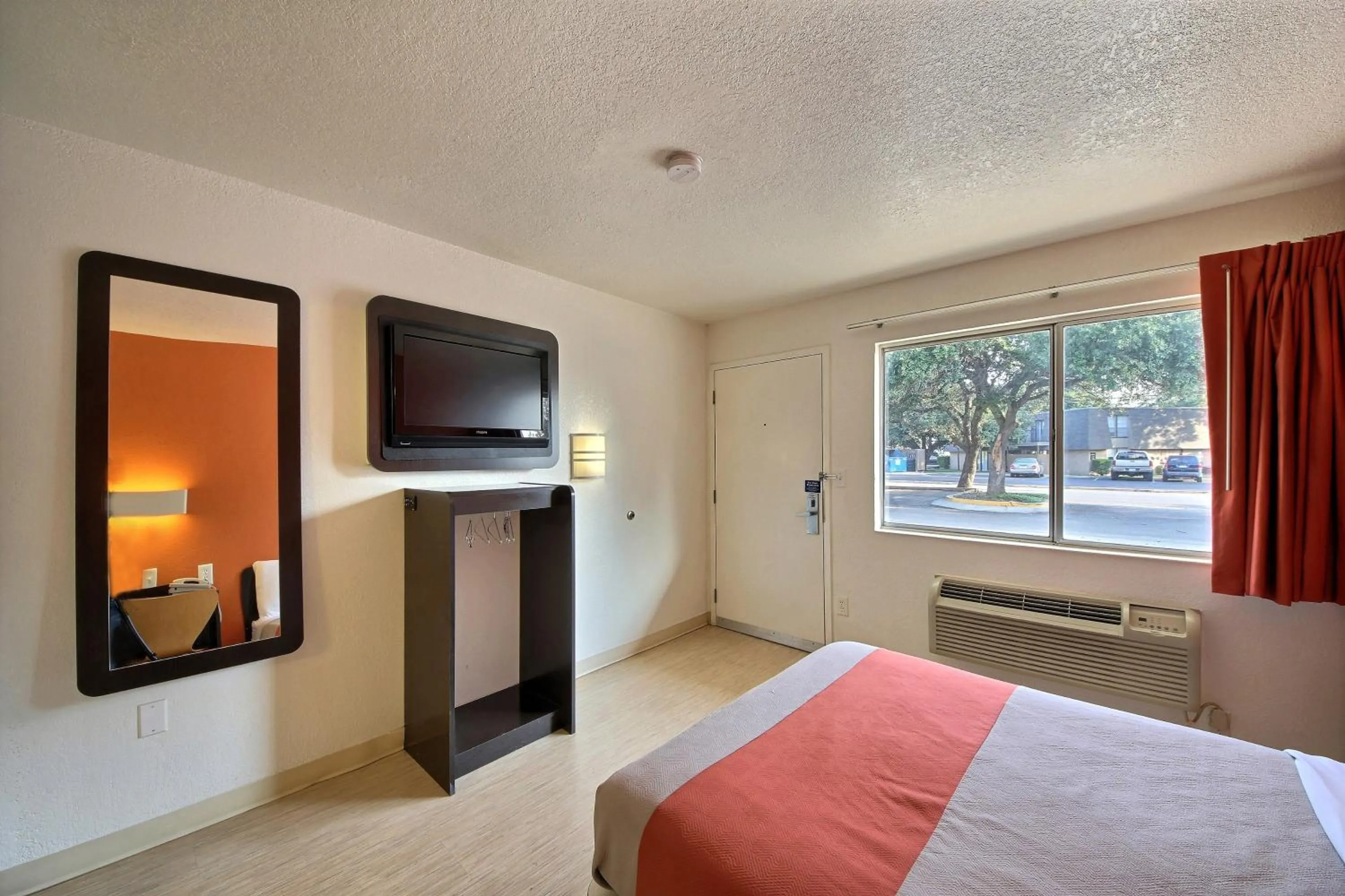 Bedroom, Bed in Motel 6-San Marcos, TX
