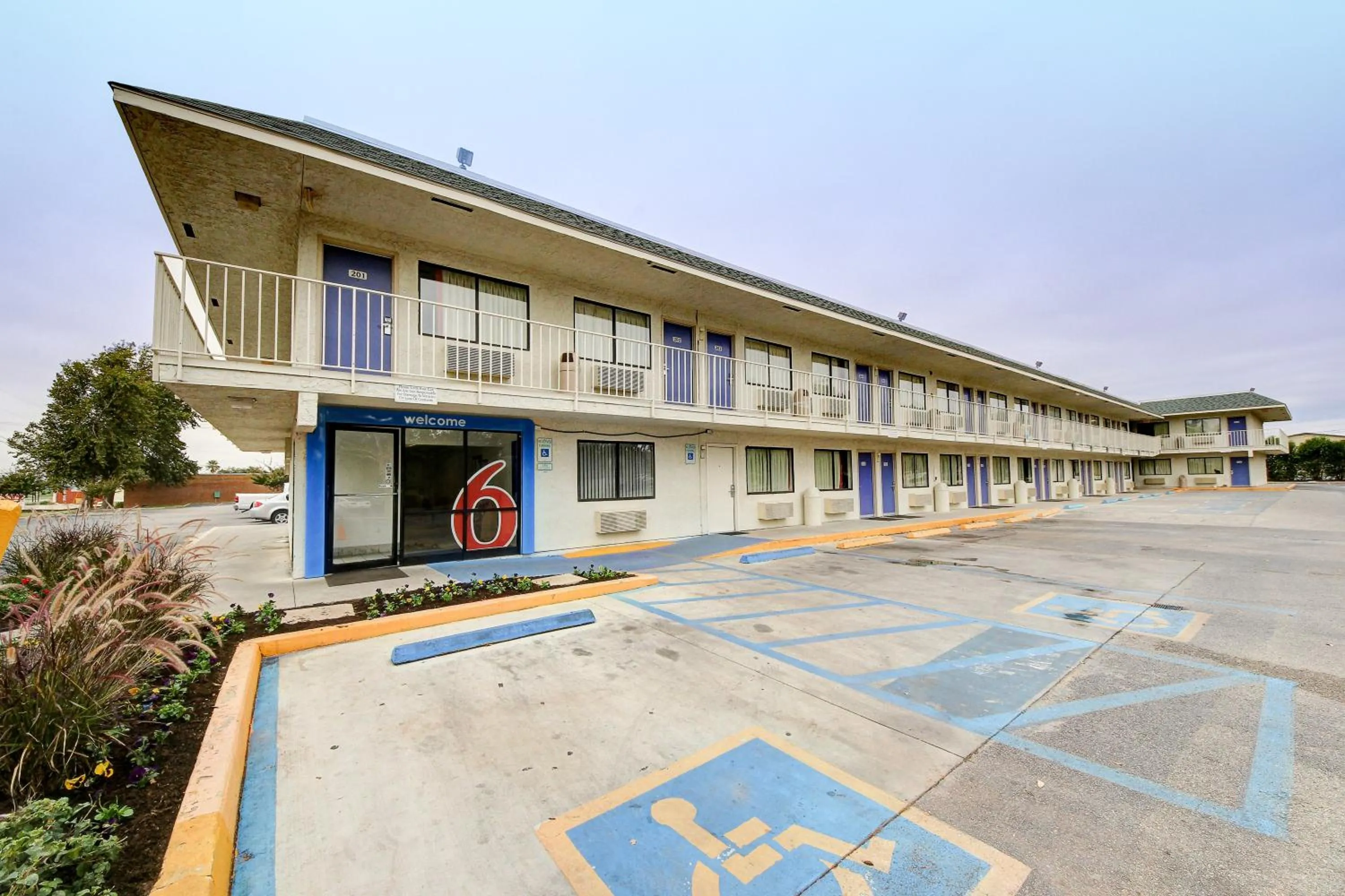 Property building in Motel 6-San Marcos, TX