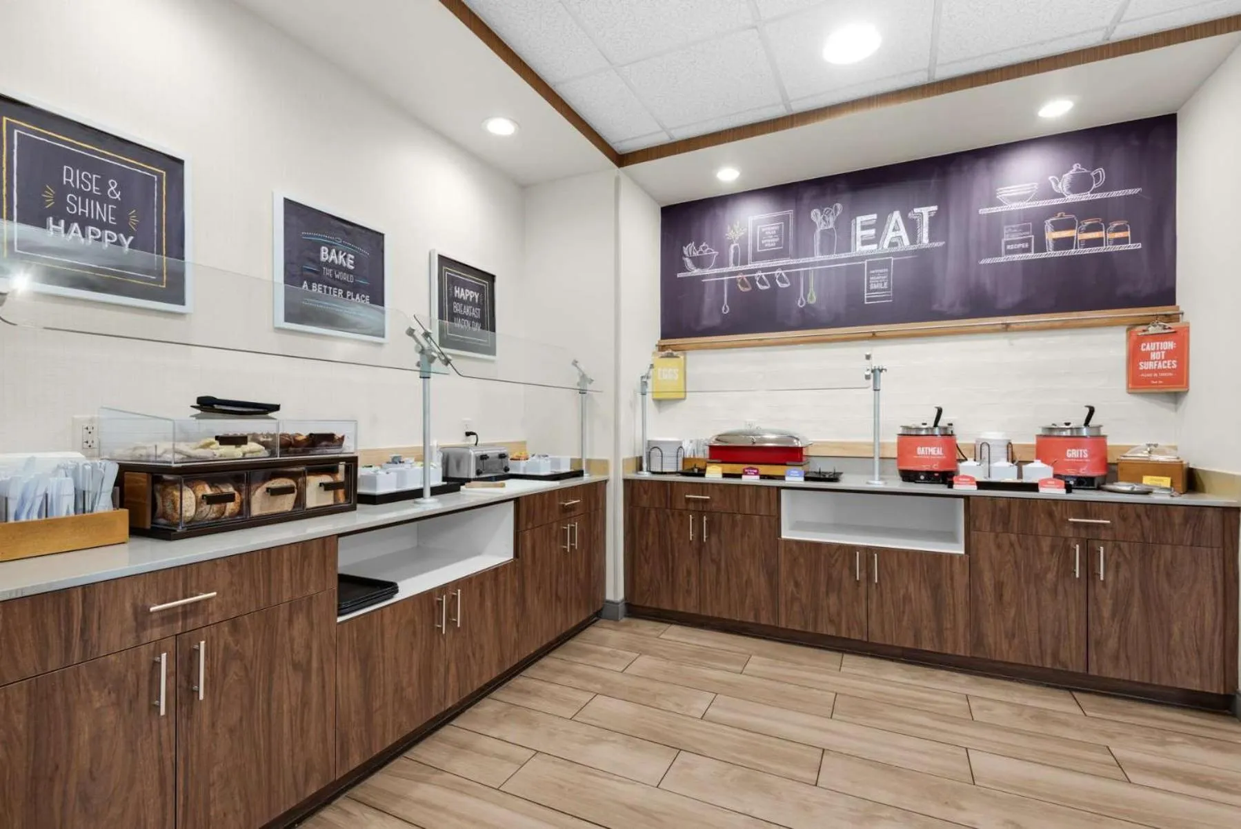 Breakfast in Hampton Inn & Suites Pensacola I-10 N at University Town Plaza