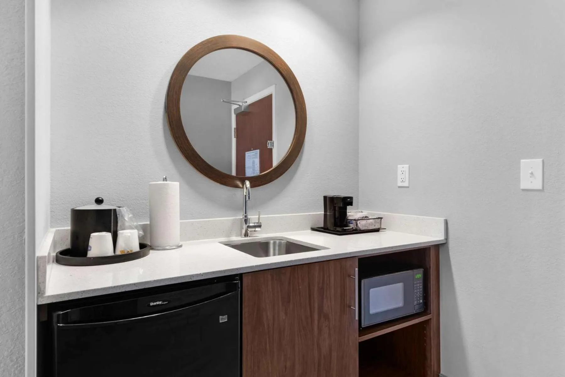 Photo of the whole room in Hampton Inn & Suites Pensacola I-10 N at University Town Plaza