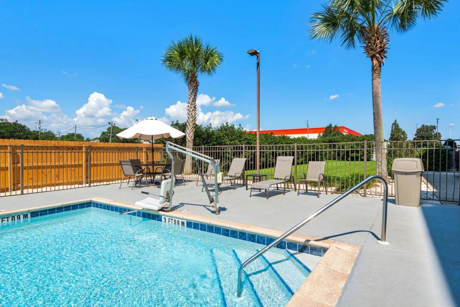 Pool view in Hampton Inn & Suites Pensacola I-10 N at University Town Plaza