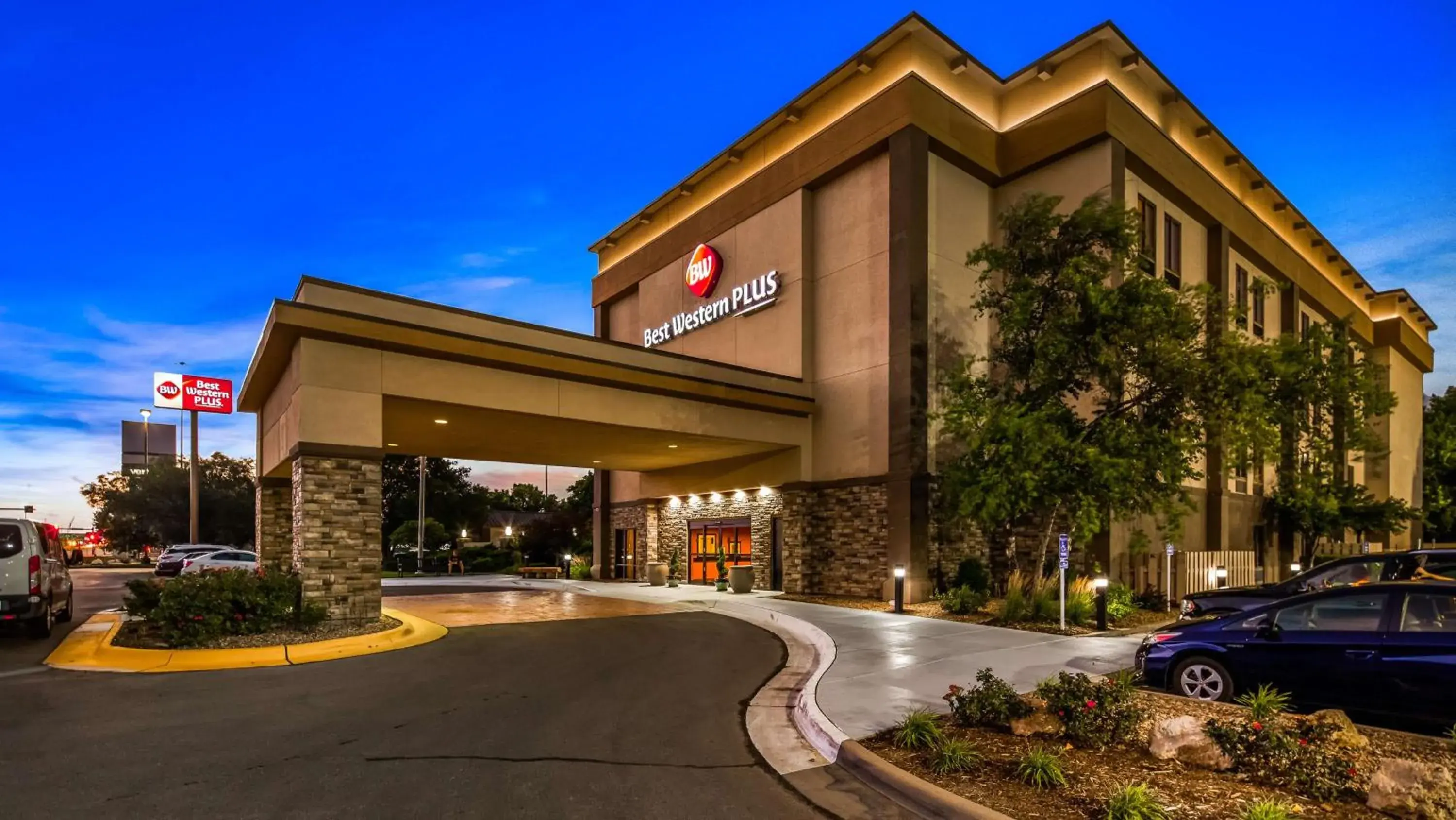 Property building in Best Western Plus Wichita West Airport Inn Property building in Best Western Plus Wichita West Airport Inn