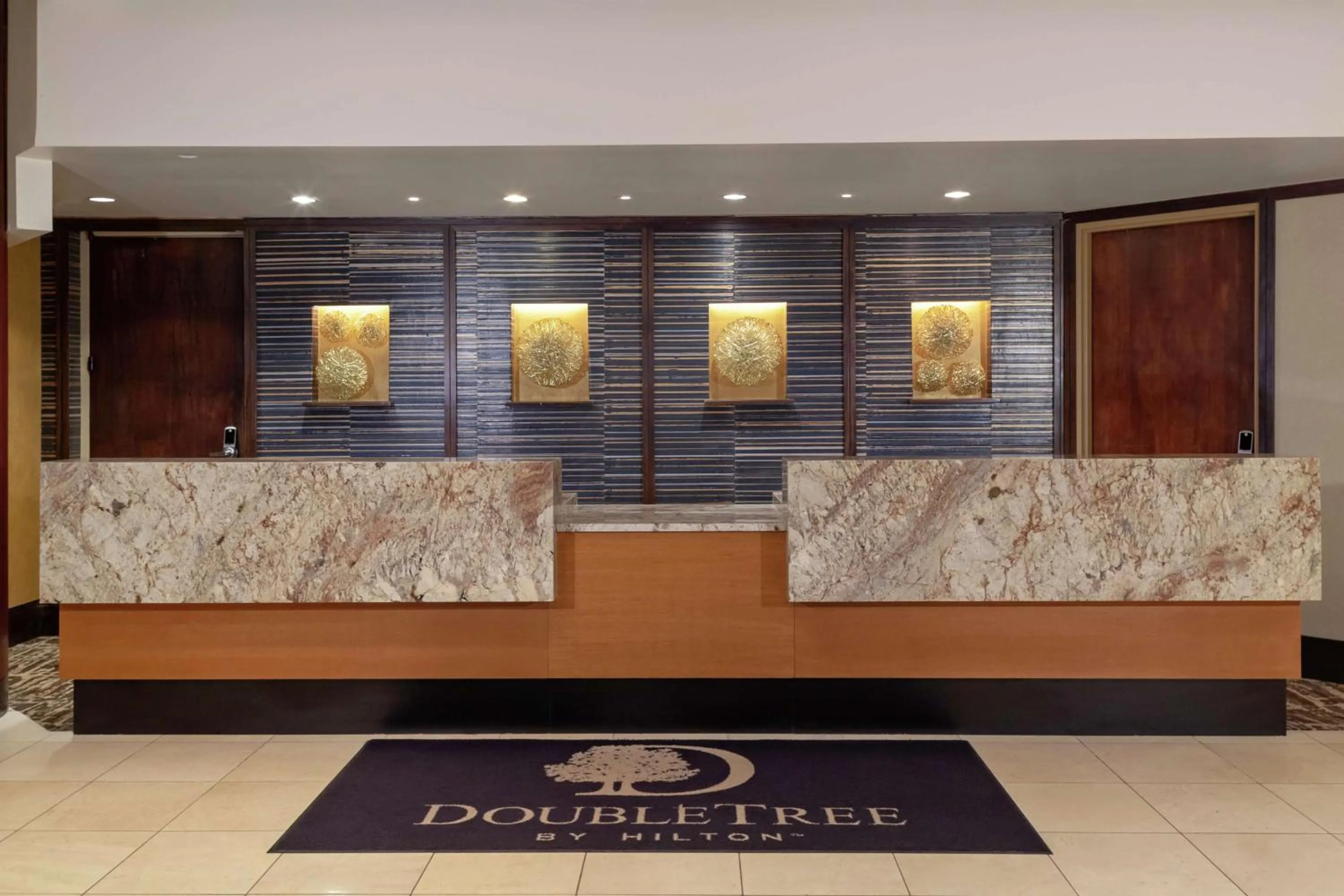 Lobby or reception in DoubleTree by Hilton Kansas City - Overland Park