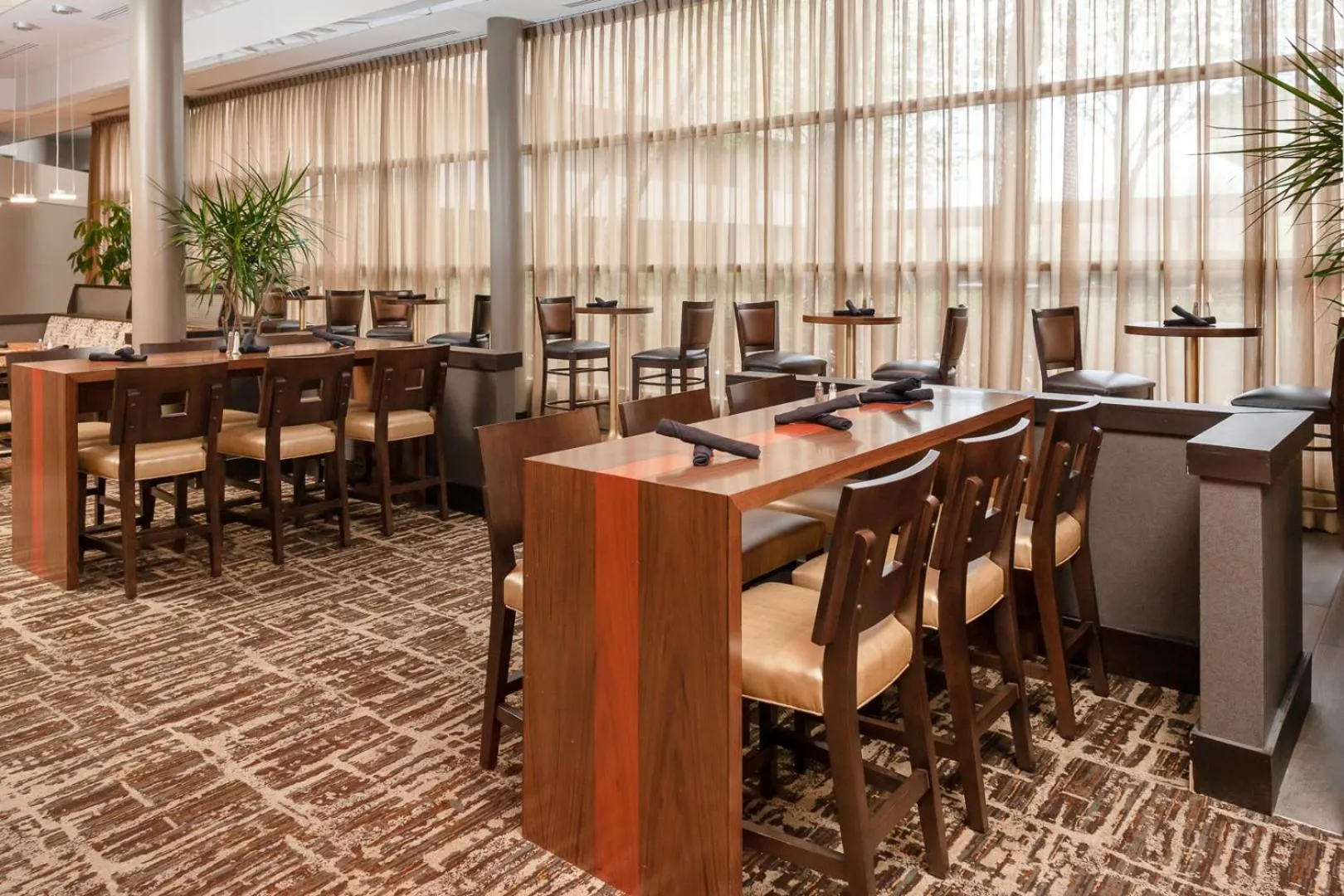 Restaurant/places to eat in DoubleTree by Hilton Kansas City - Overland Park