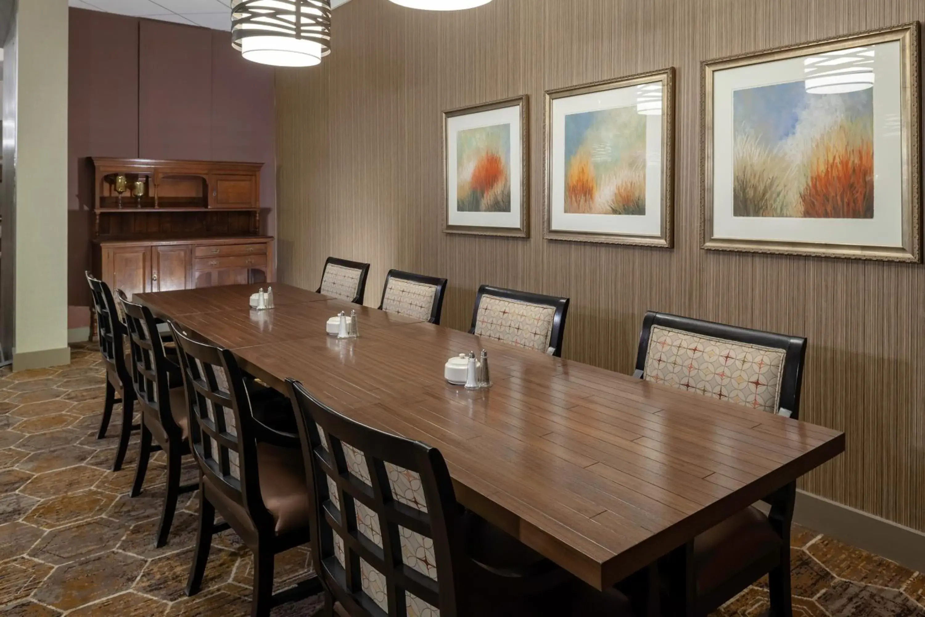 Restaurant/places to eat in DoubleTree by Hilton Kansas City - Overland Park Restaurant/places to eat in DoubleTree by Hilton Kansas City - Overland Park