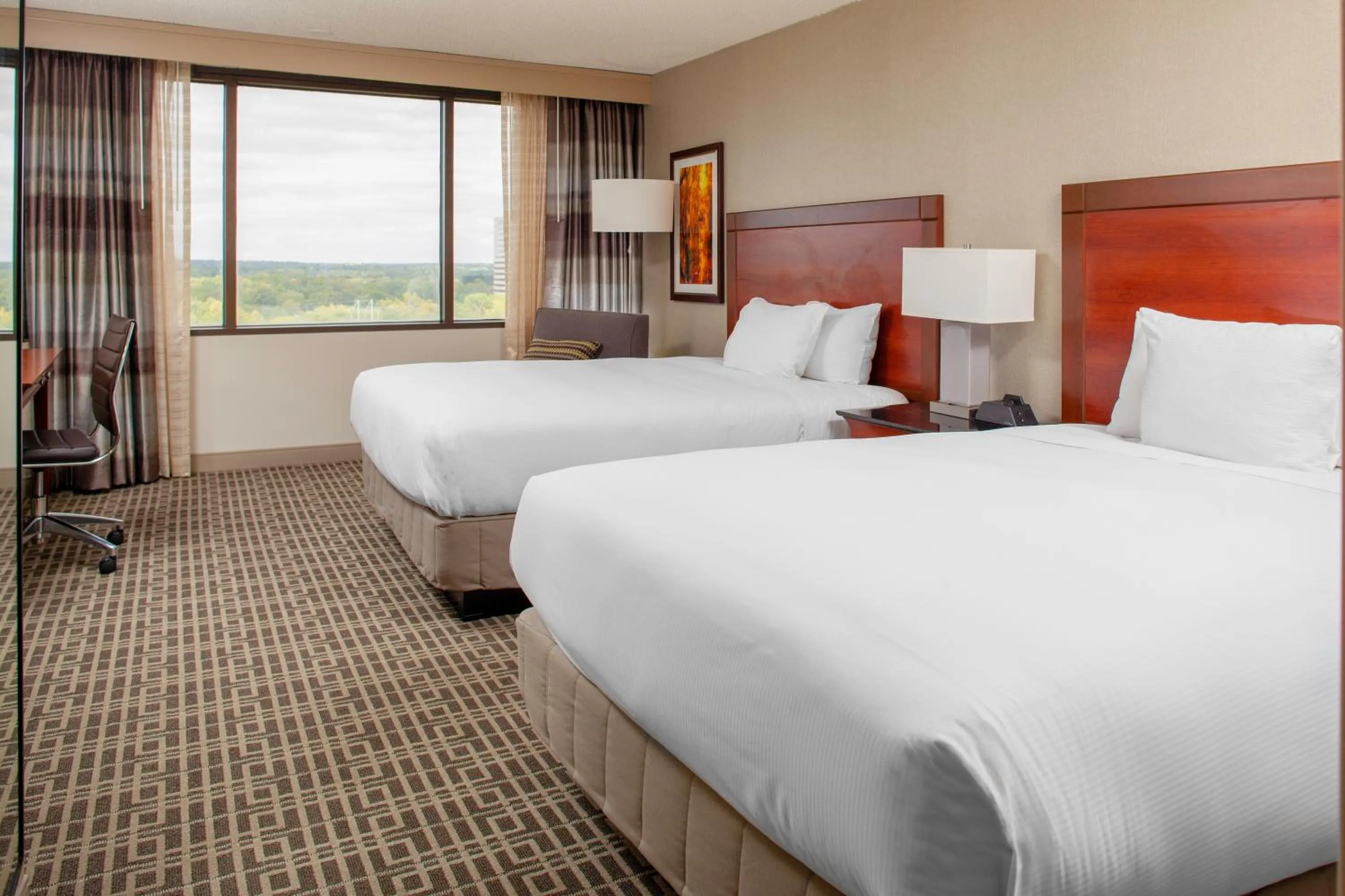 Bed in DoubleTree by Hilton Kansas City - Overland Park