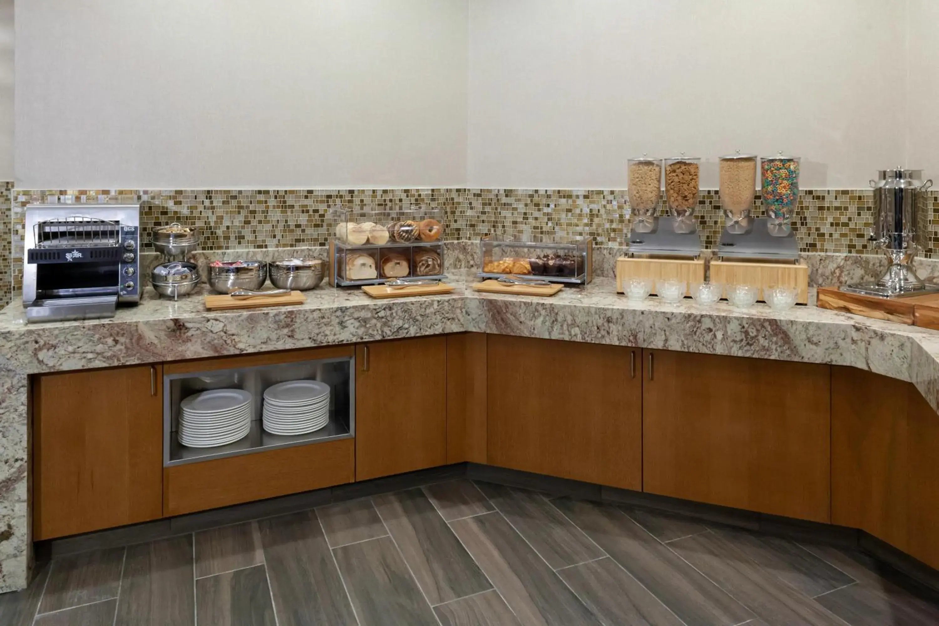 Restaurant/places to eat in DoubleTree by Hilton Kansas City - Overland Park Restaurant/places to eat in DoubleTree by Hilton Kansas City - Overland Park