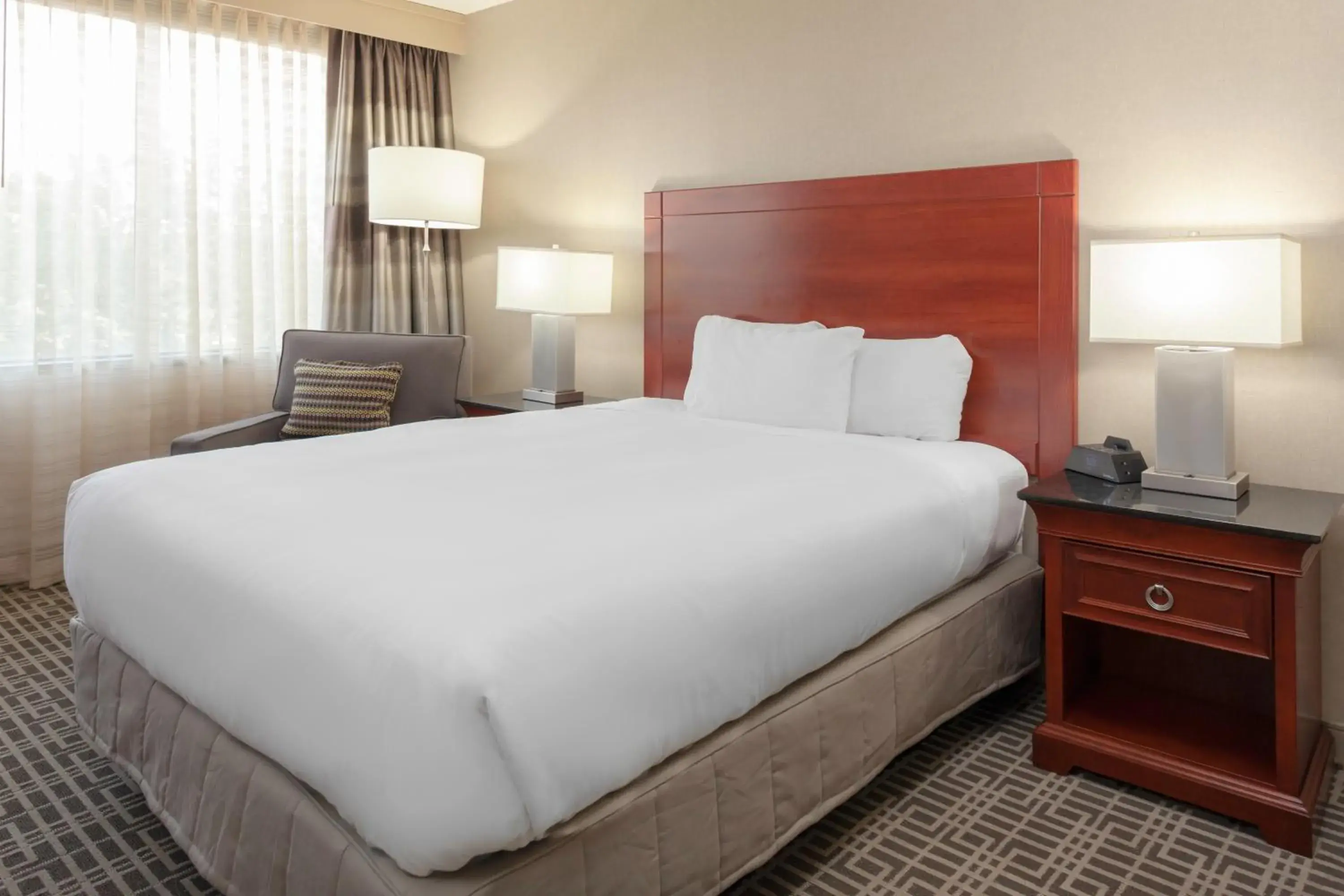 Bed in DoubleTree by Hilton Kansas City - Overland Park Bed in DoubleTree by Hilton Kansas City - Overland Park