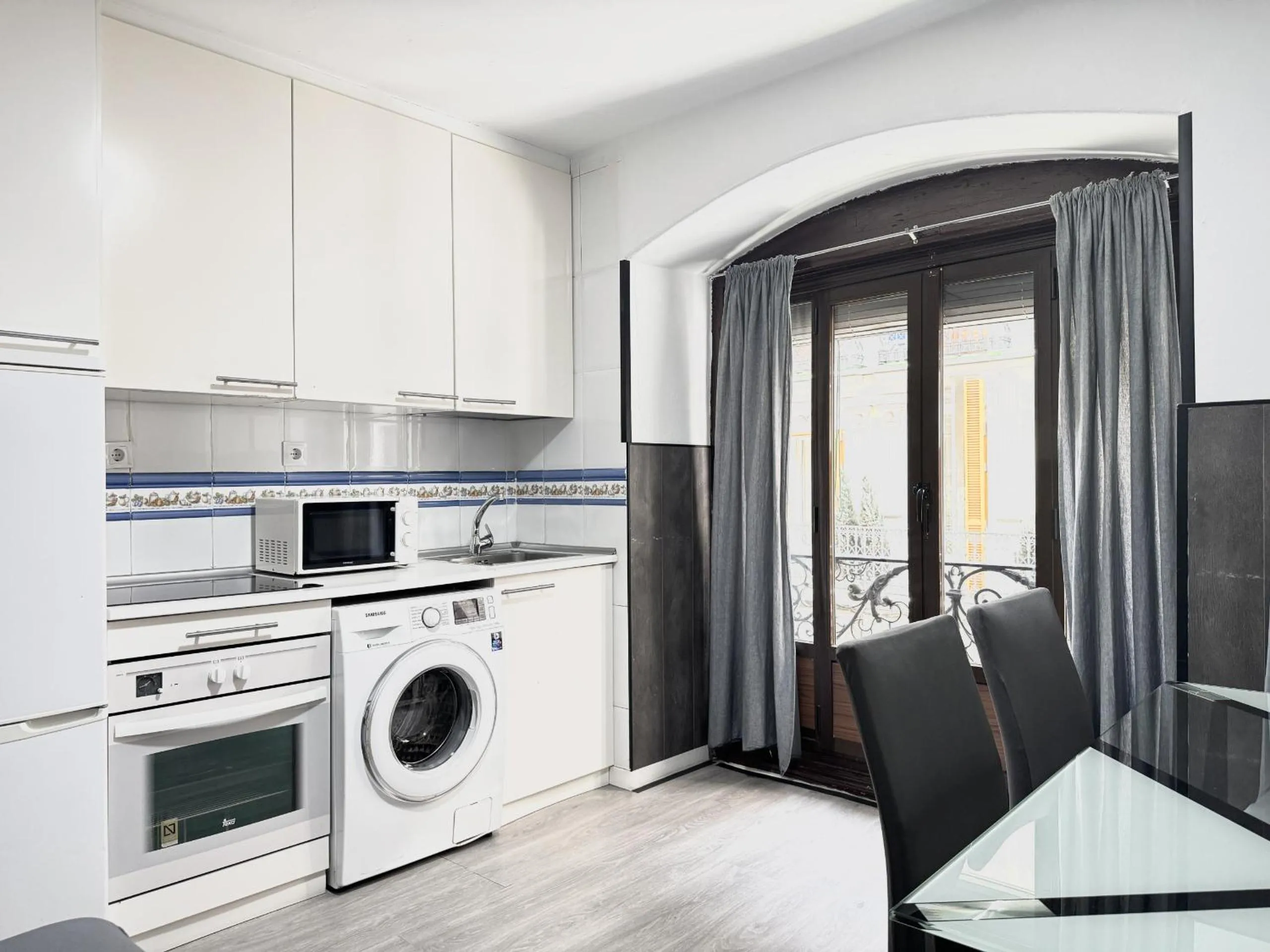 Three-Bedroom Apartment in Apartamentos Day Madrid GRAN VIA I