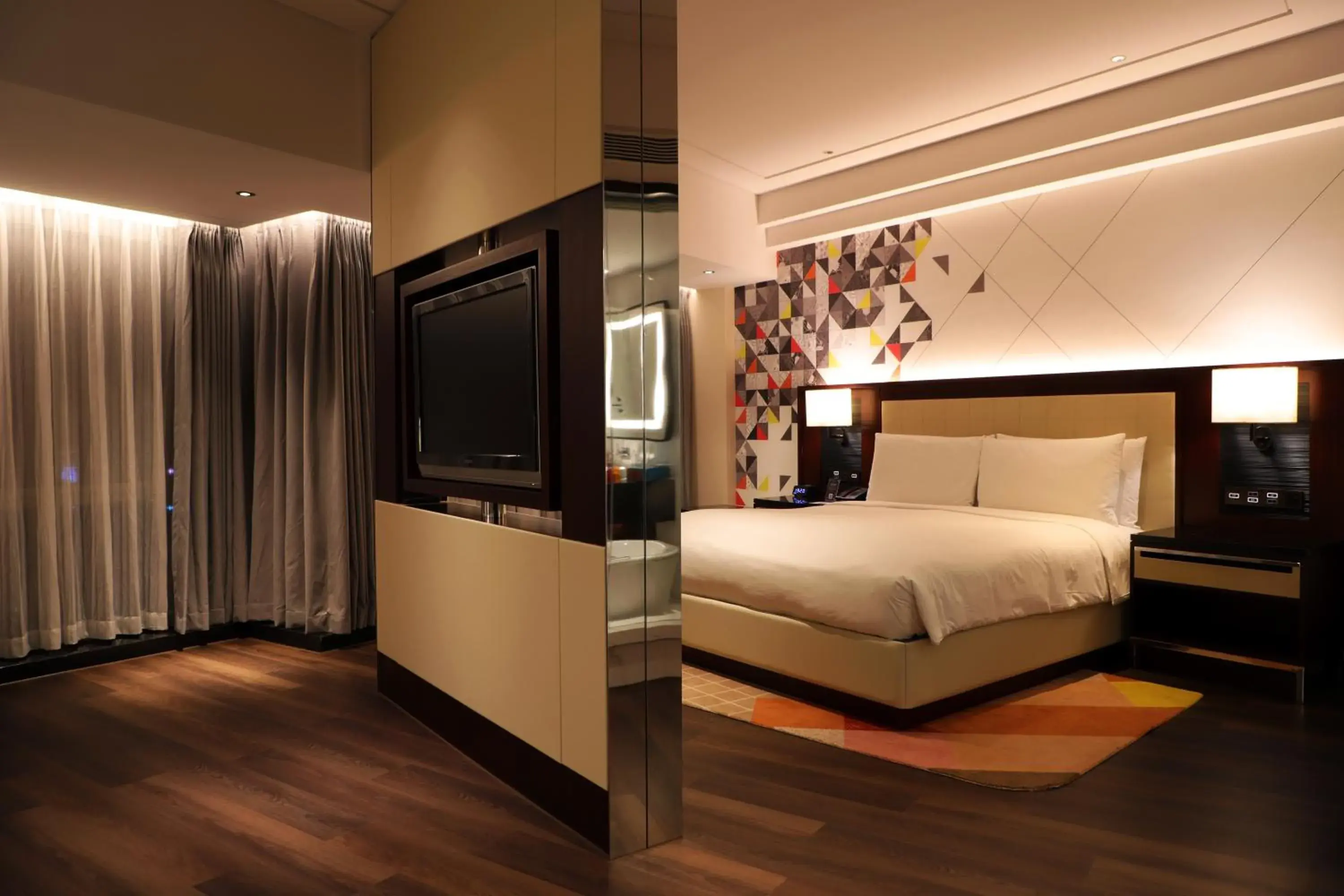 1 King Bed, Club Lounge Access, Junior Suite (include Happy Hour Alcohol Drinks & Light Buffet + 10% for Food & Beverage) in Renaissance Beijing Capital Hotel 1 King Bed, Club Lounge Access, Junior Suite (include Happy Hour Alcohol Drinks & Light Buffet + 10% for Food & Beverage) in Renaissance Beijing Capital Hotel