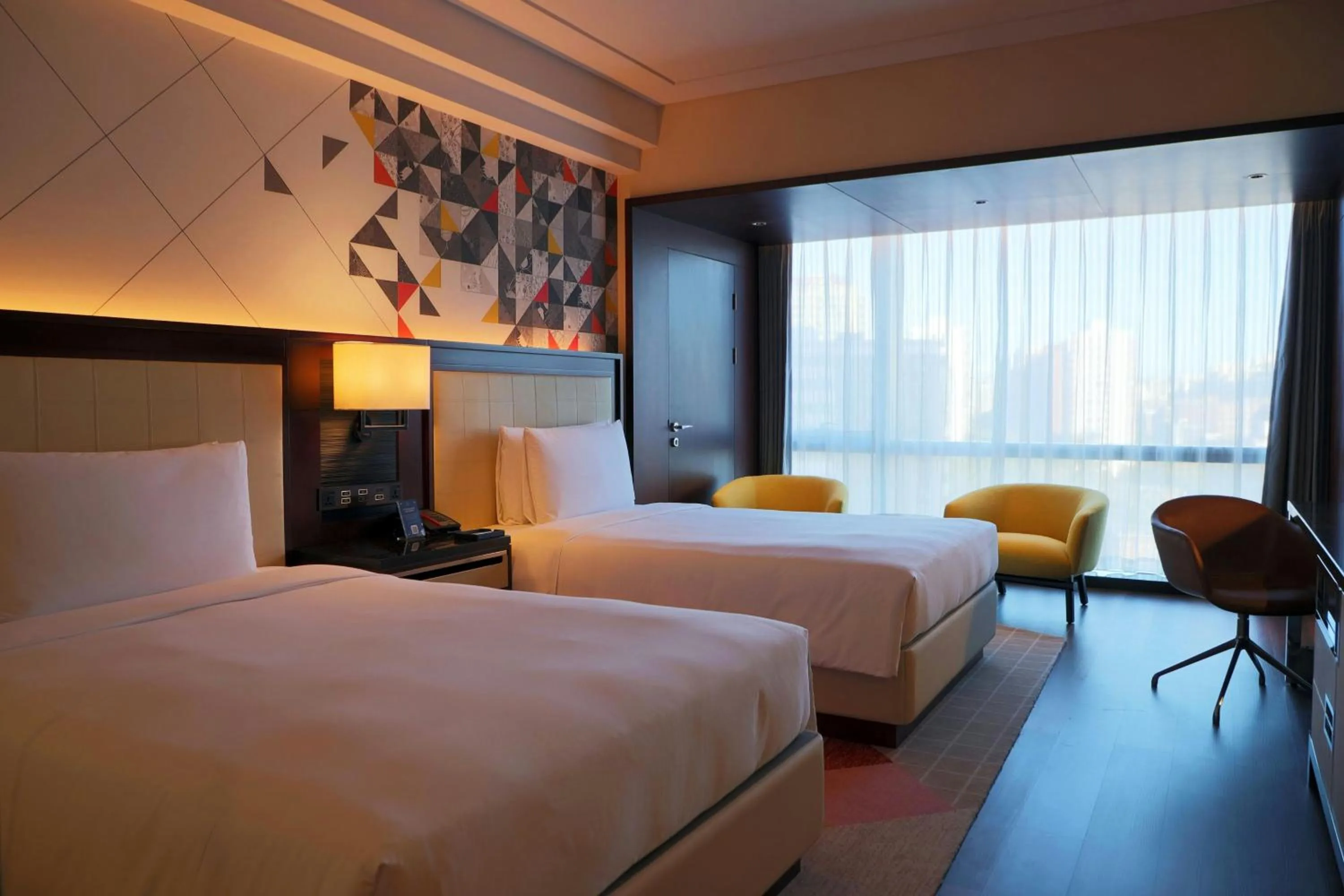 Photo of the whole room, Bed in Renaissance Beijing Capital Hotel