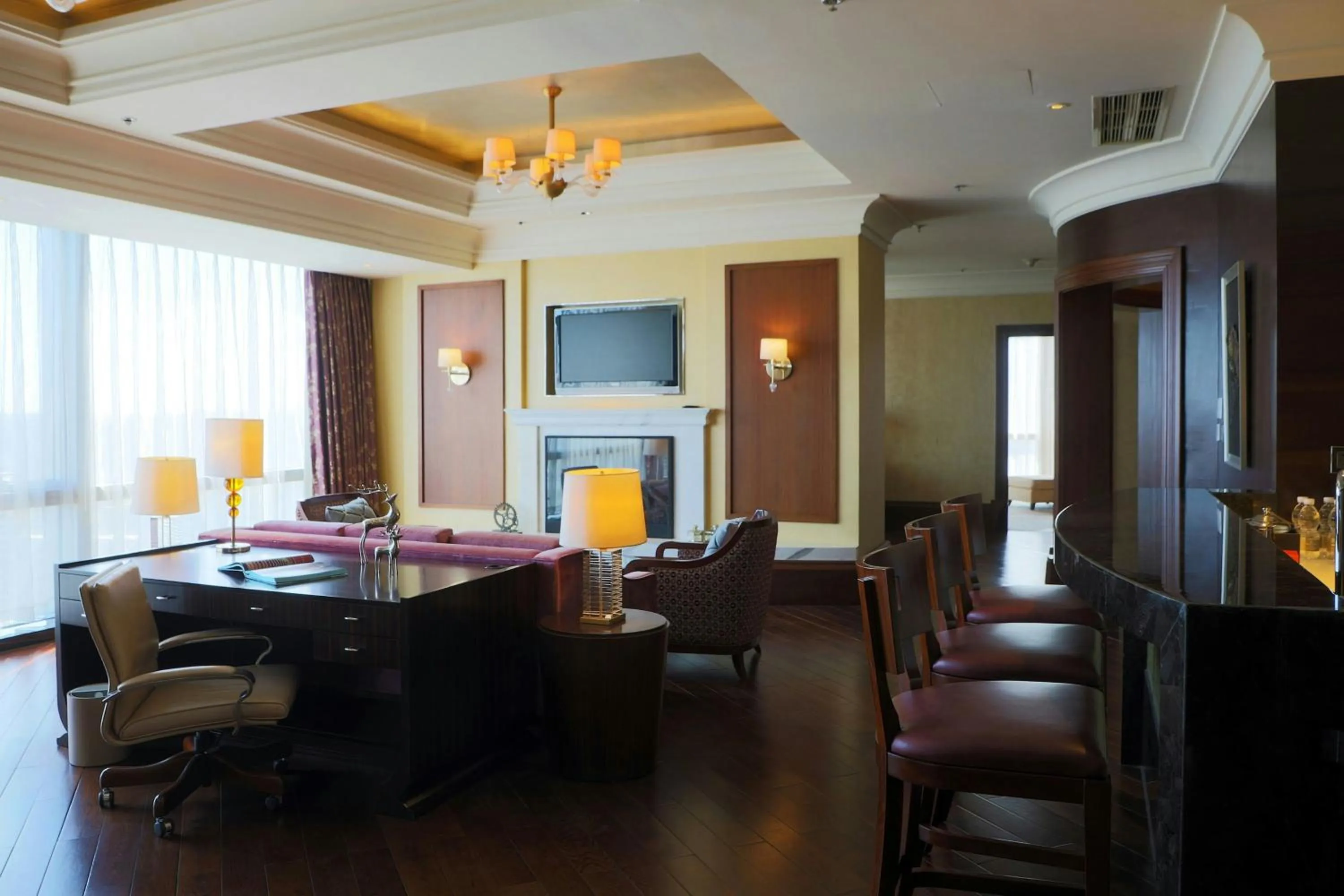 Living room in Renaissance Beijing Capital Hotel