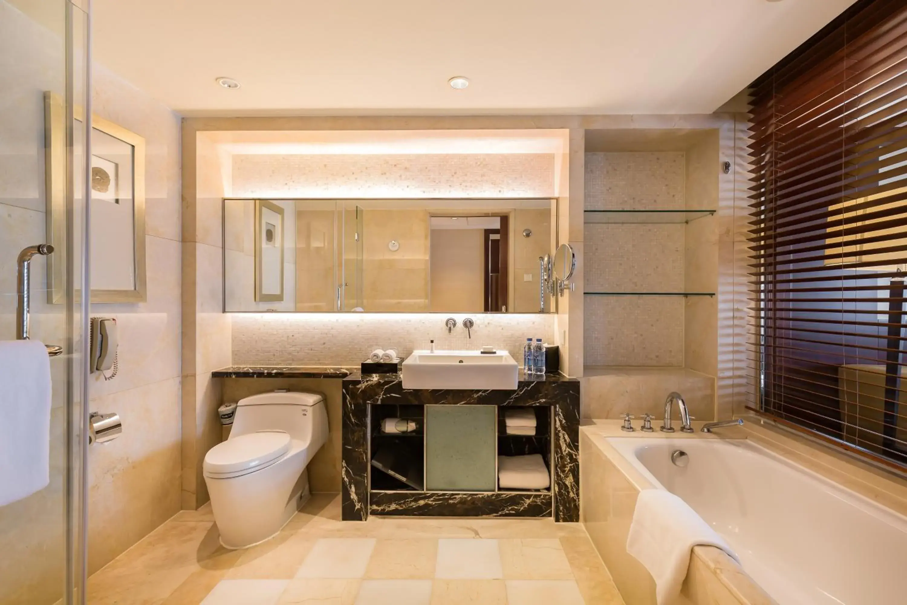 Toilet in Beijing Pudi Hotel Toilet in Beijing Pudi Hotel