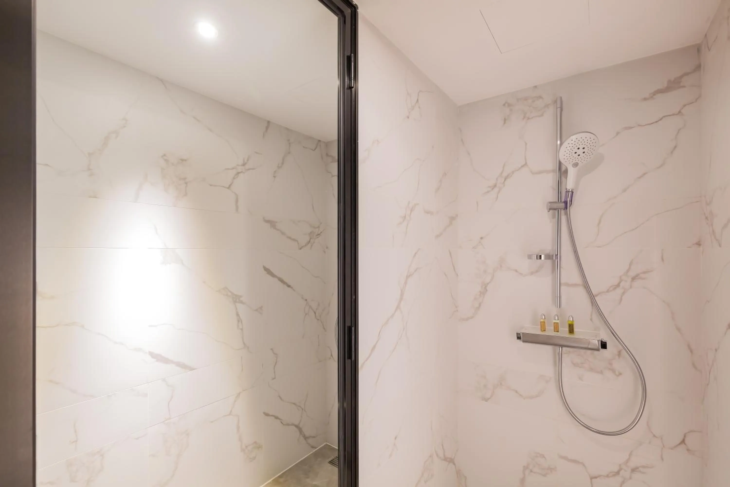 Shower in Beijing Pudi Hotel