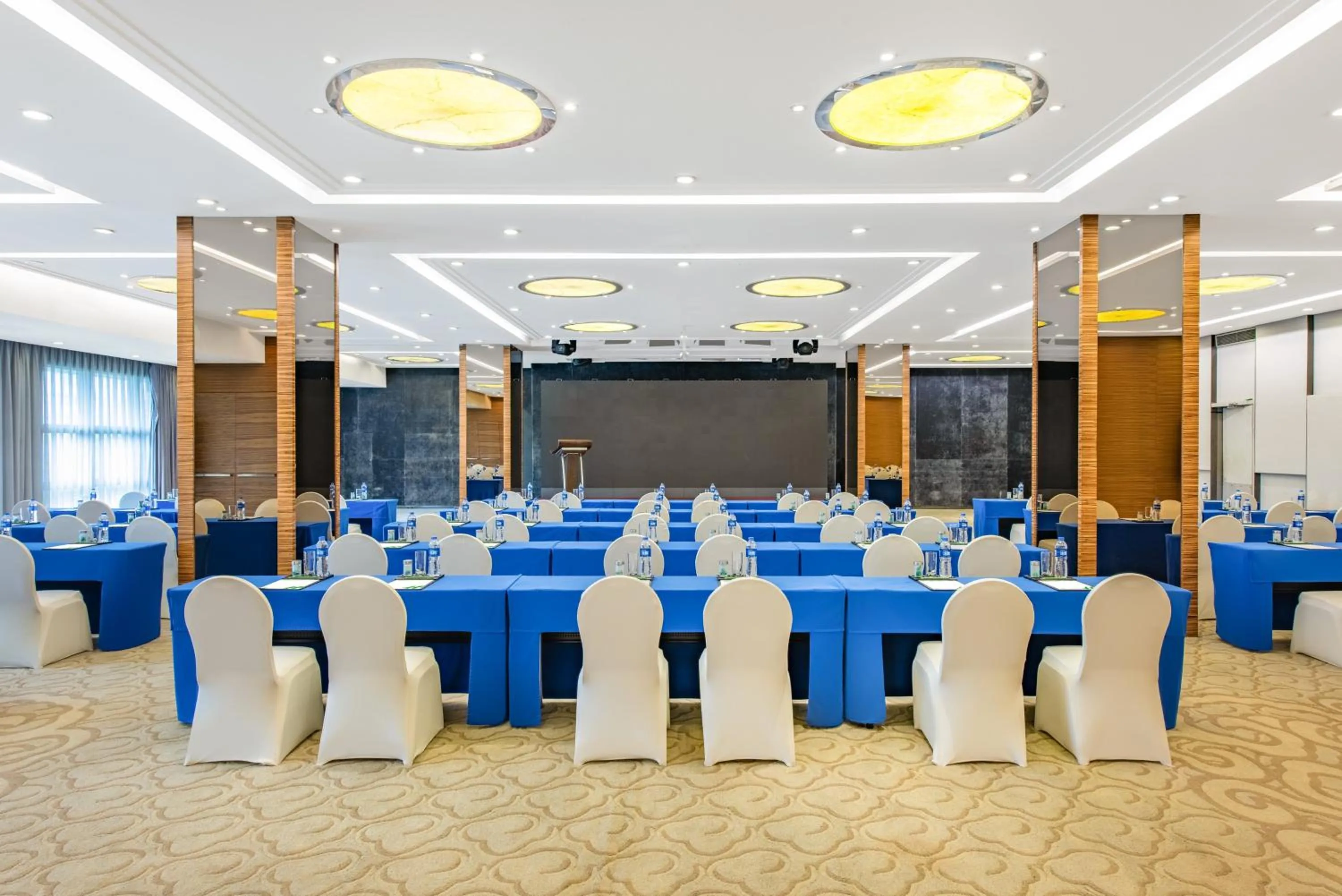 Meeting/conference room in Holiday Inn Beijing Deshengmen by IHG