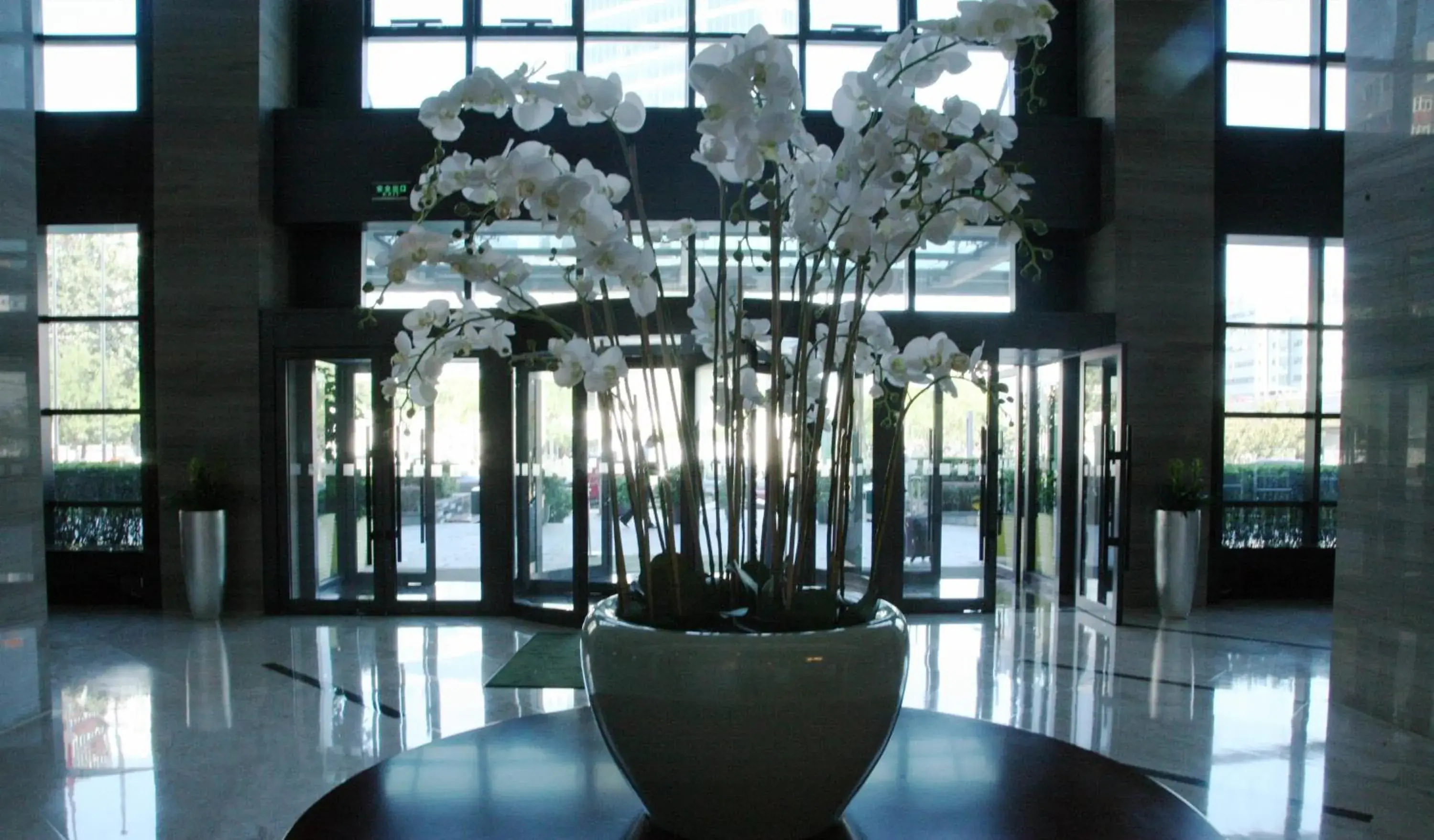 Lobby or reception in Holiday Inn Beijing Deshengmen by IHG on 2nd Ring Road Extension 10-15 minute taxi ride to Shichahai Lama Temple Drum Tower Close to Beijing North Station for Badaling Great Wall Near Exit B Jishuitan Metro Line 2 Lobby or reception in Holiday Inn Beijing Deshengmen by IHG on 2nd Ring Road Extension 10-15 minute taxi ride to Shichahai Lama Temple Drum Tower Close to Beijing North Station for Badaling Great Wall Near Exit B Jishuitan Metro Line 2