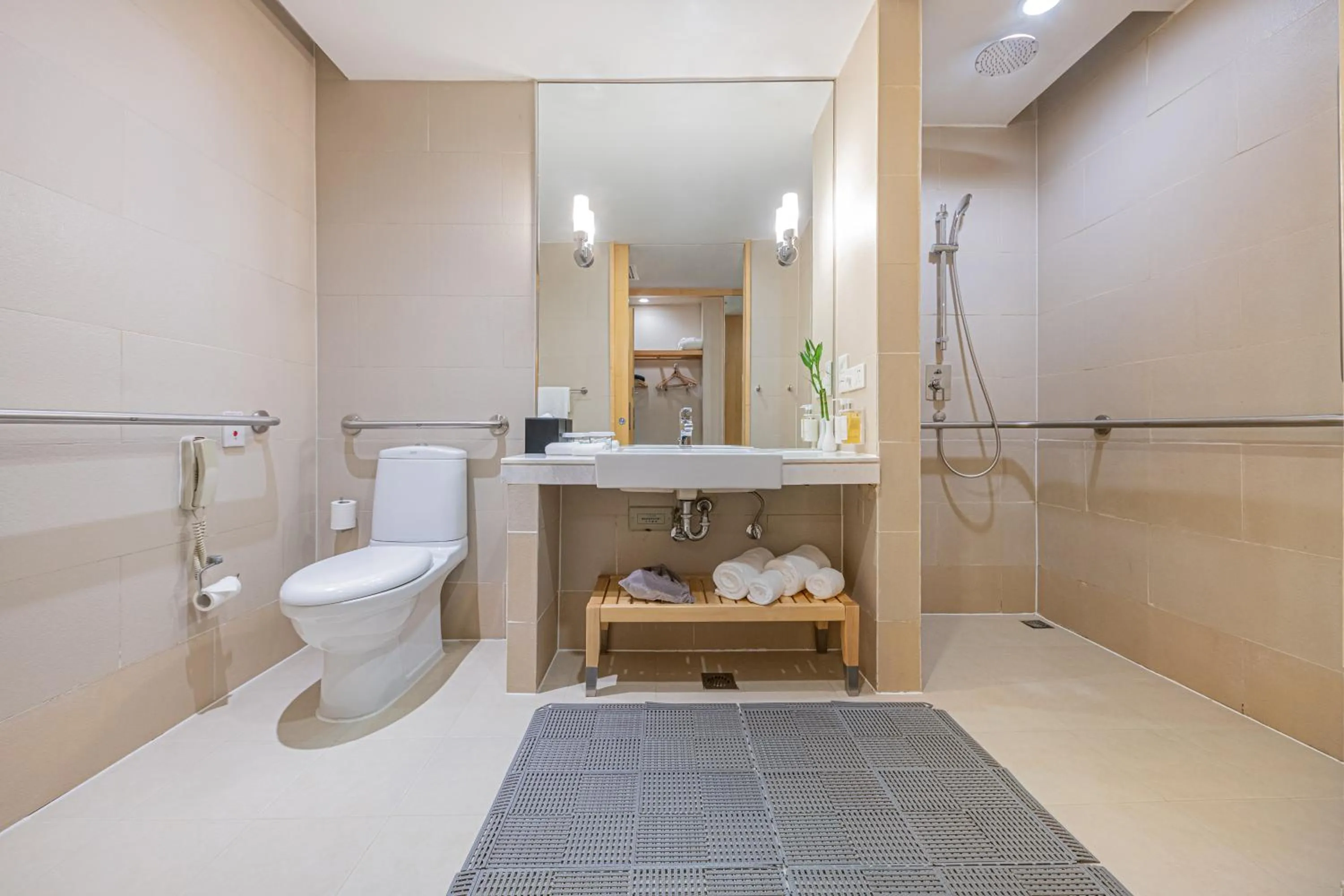 Facility for disabled guests in Holiday Inn Beijing Deshengmen by IHG