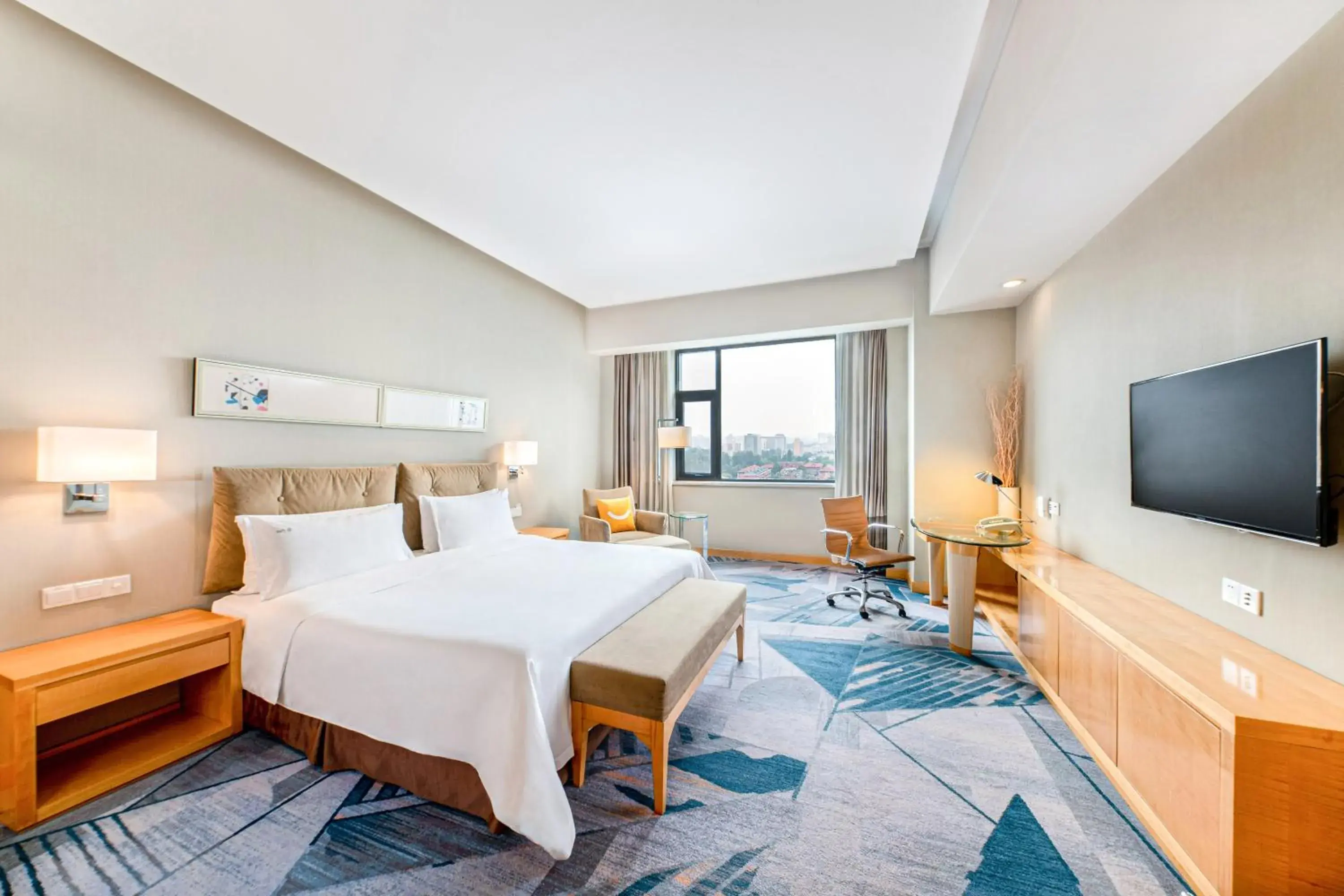 Photo of the whole room, Bed in Holiday Inn Beijing Deshengmen by IHG on 2nd Ring Road Extension 10-15 minute taxi ride to Shichahai Lama Temple Drum Tower Close to Beijing North Station for Badaling Great Wall Near Exit B Jishuitan Metro Line 2 Photo of the whole room, Bed in Holiday Inn Beijing Deshengmen by IHG on 2nd Ring Road Extension 10-15 minute taxi ride to Shichahai Lama Temple Drum Tower Close to Beijing North Station for Badaling Great Wall Near Exit B Jishuitan Metro Line 2