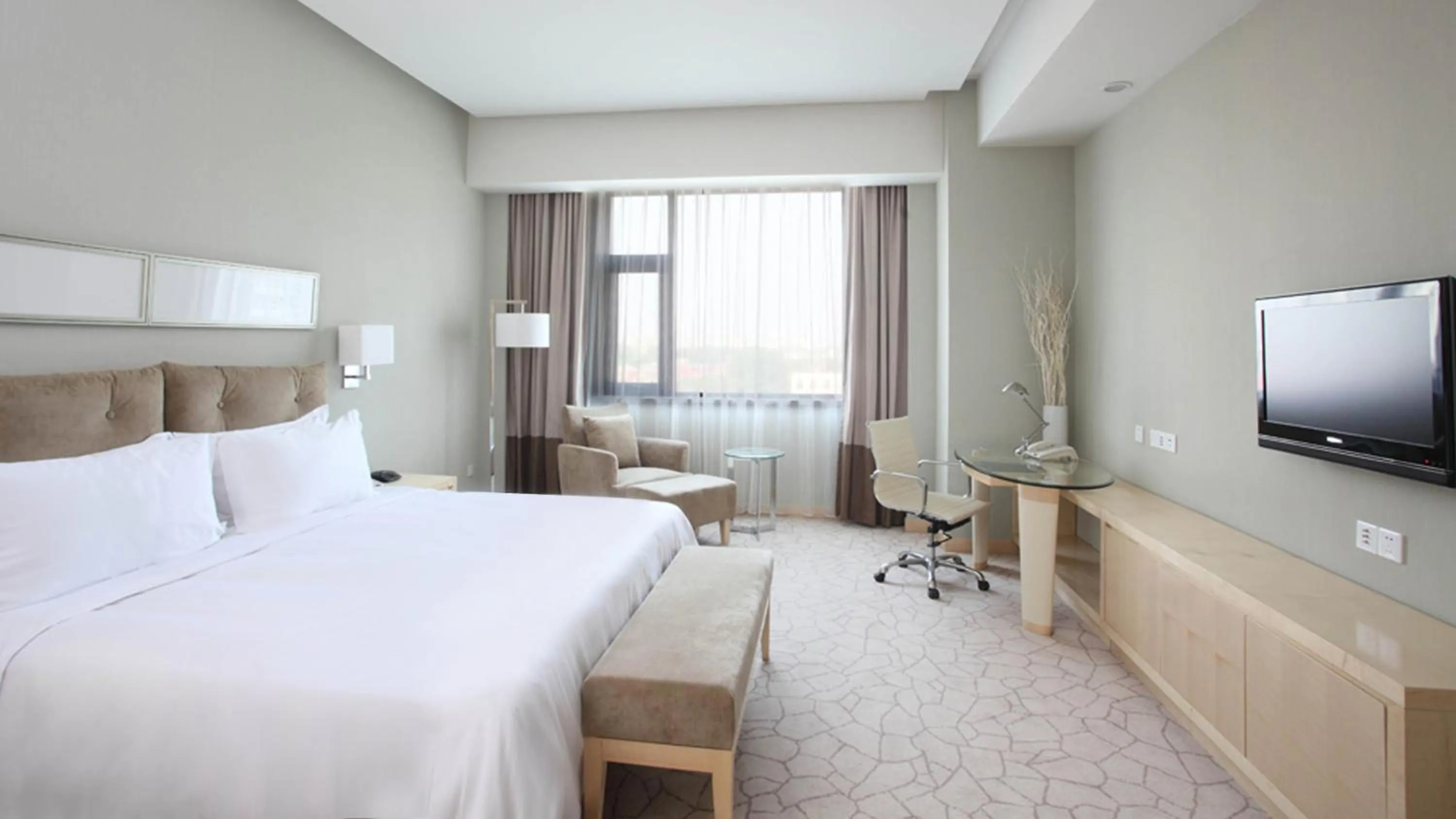 Photo of the whole room, Bed in Holiday Inn Beijing Deshengmen by IHG