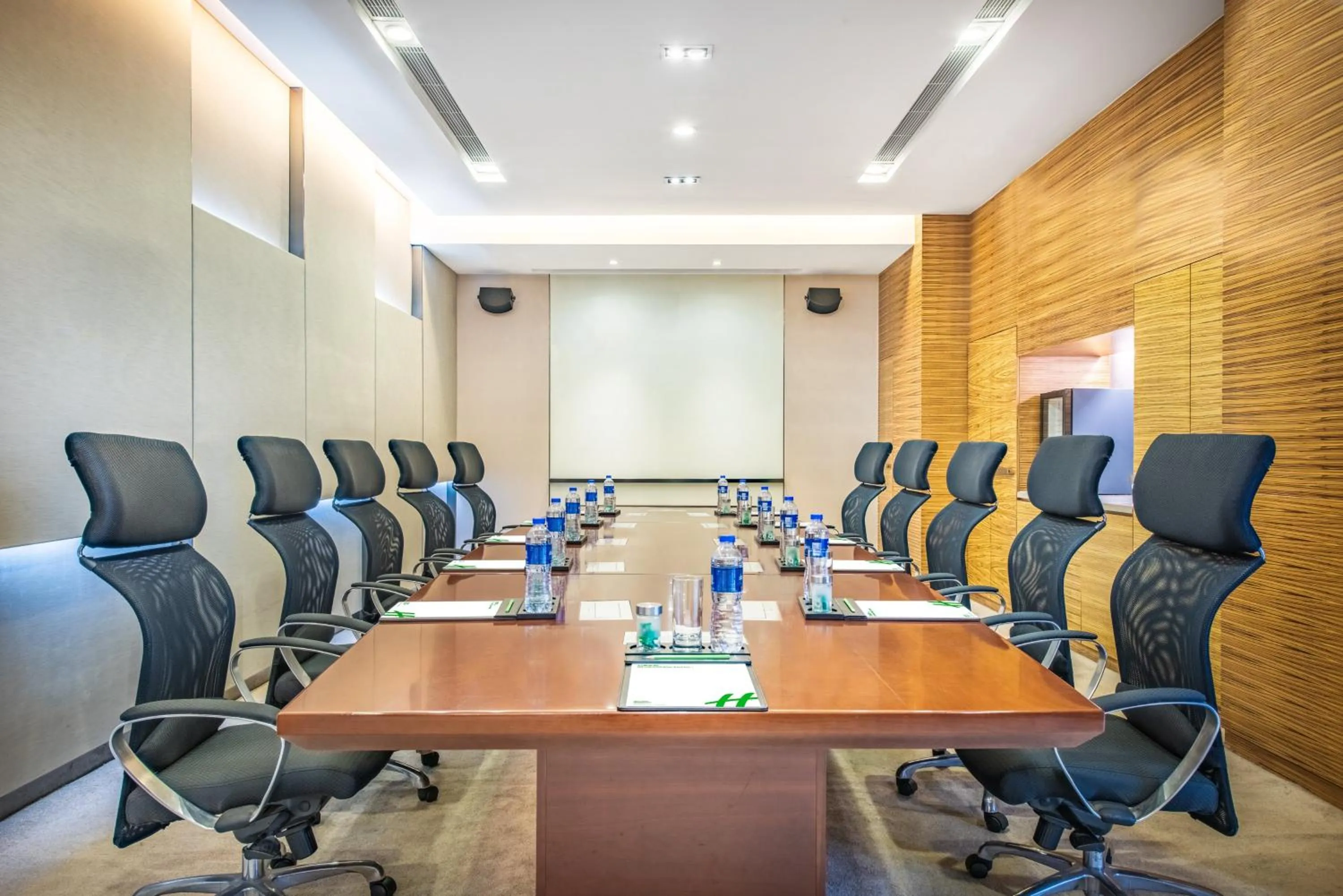 Meeting/conference room in Holiday Inn Beijing Deshengmen by IHG