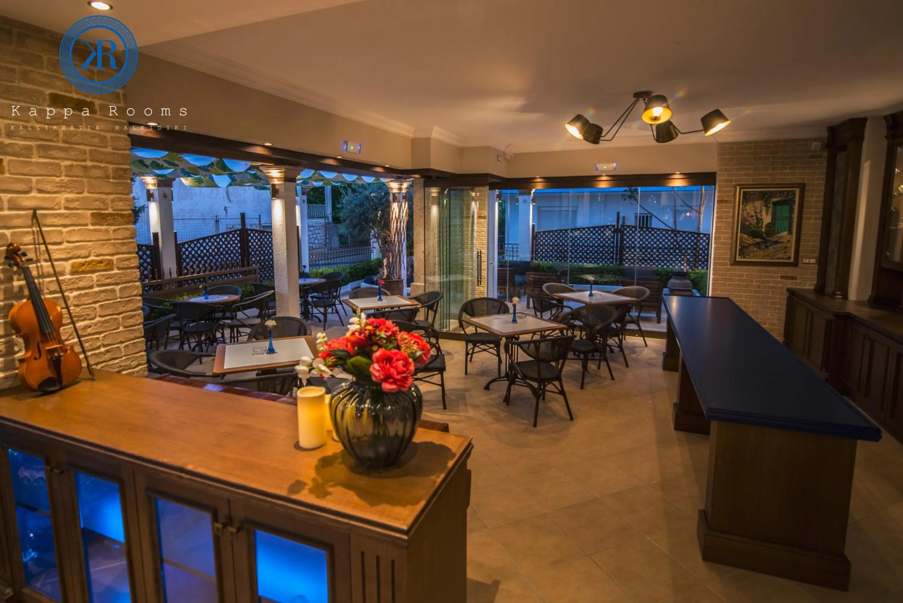 Restaurant/places to eat in Kappa Rooms