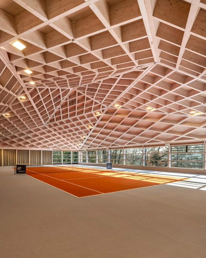 Tennis court in Bürgenstock Hotel & Alpine Spa