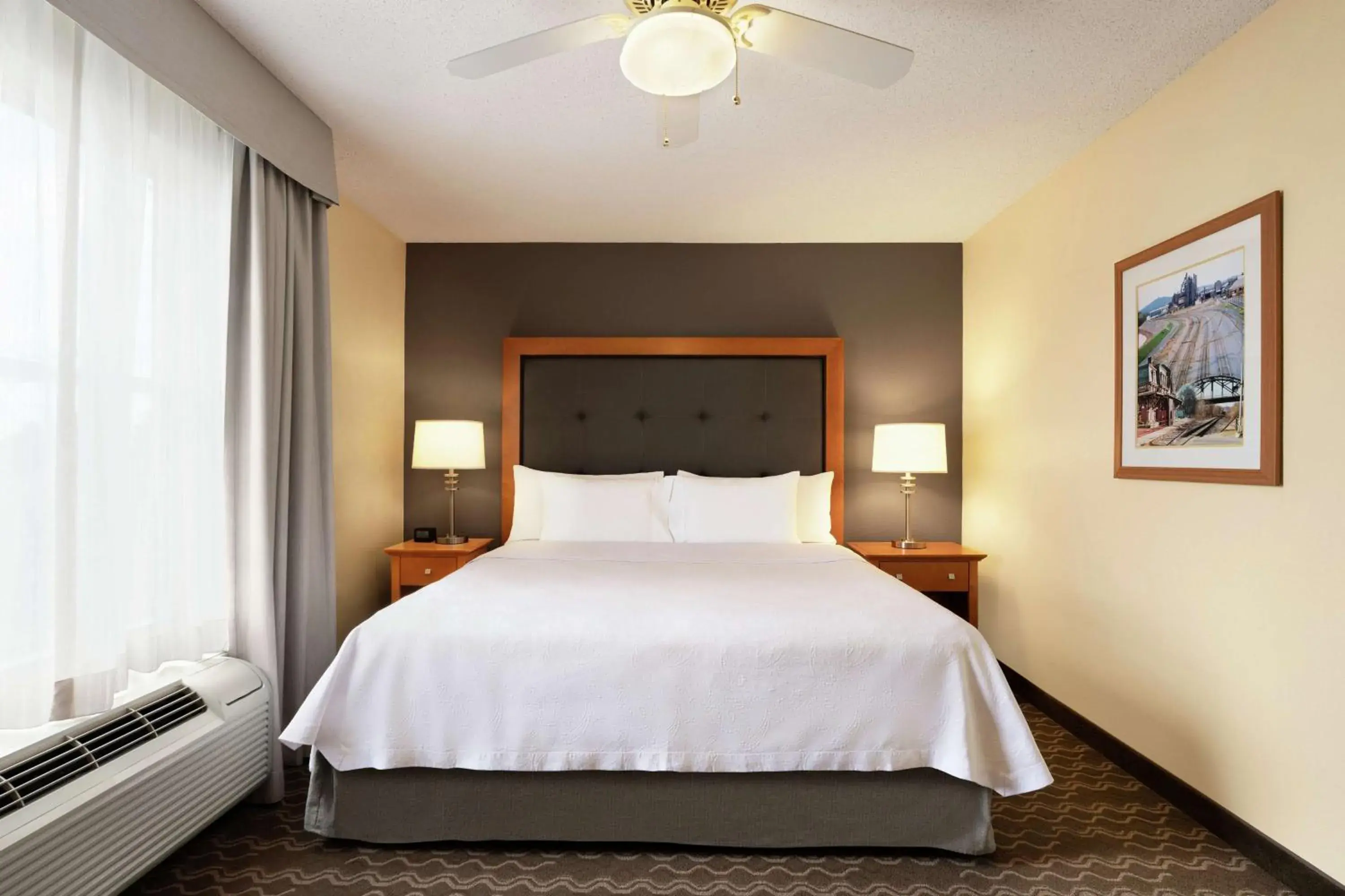 Bed in Homewood Suites by Hilton Allentown-Bethlehem Airport Bed in Homewood Suites by Hilton Allentown-Bethlehem Airport