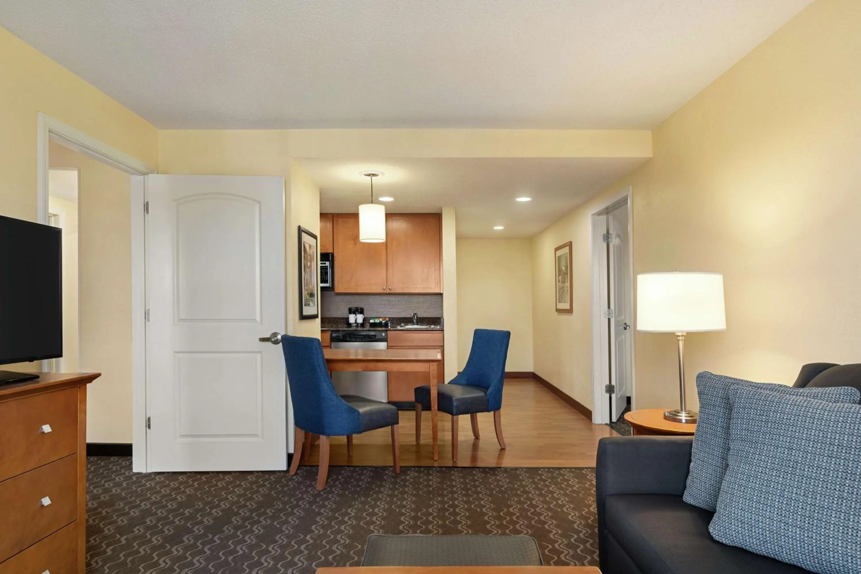 TV and multimedia in Homewood Suites by Hilton Allentown-Bethlehem Airport