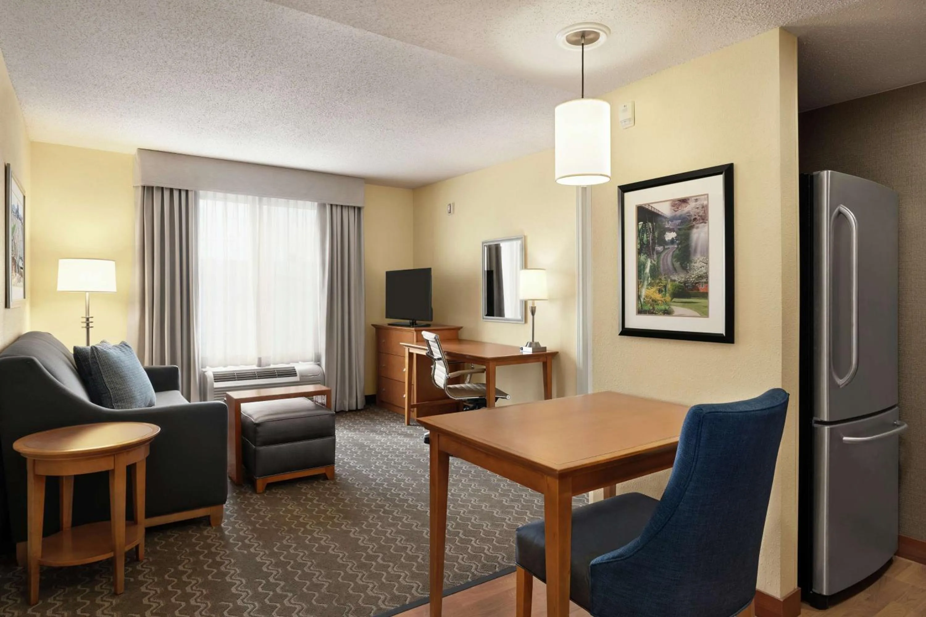 Seating area in Homewood Suites by Hilton Allentown-Bethlehem Airport