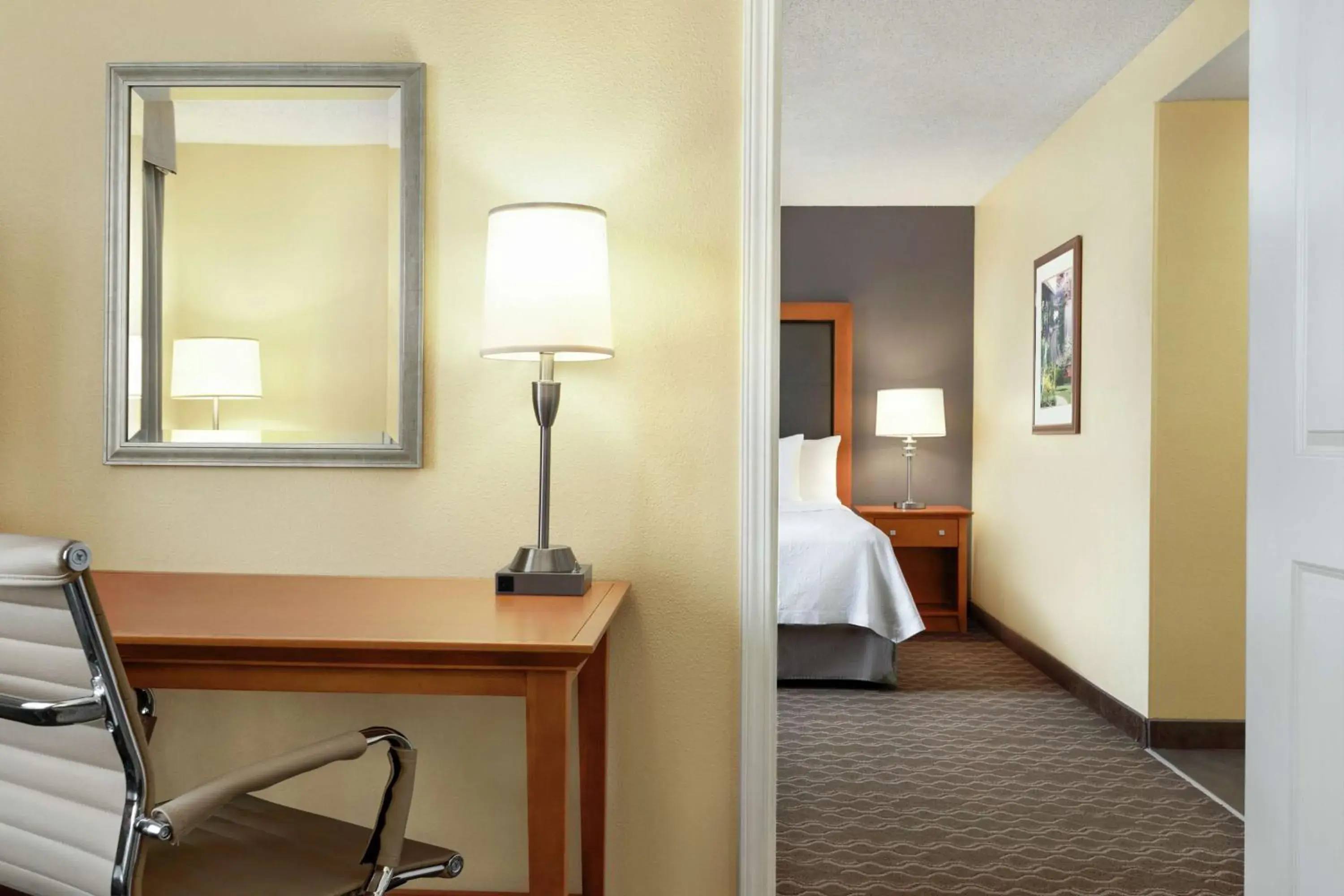 Bed in Homewood Suites by Hilton Allentown-Bethlehem Airport Bed in Homewood Suites by Hilton Allentown-Bethlehem Airport