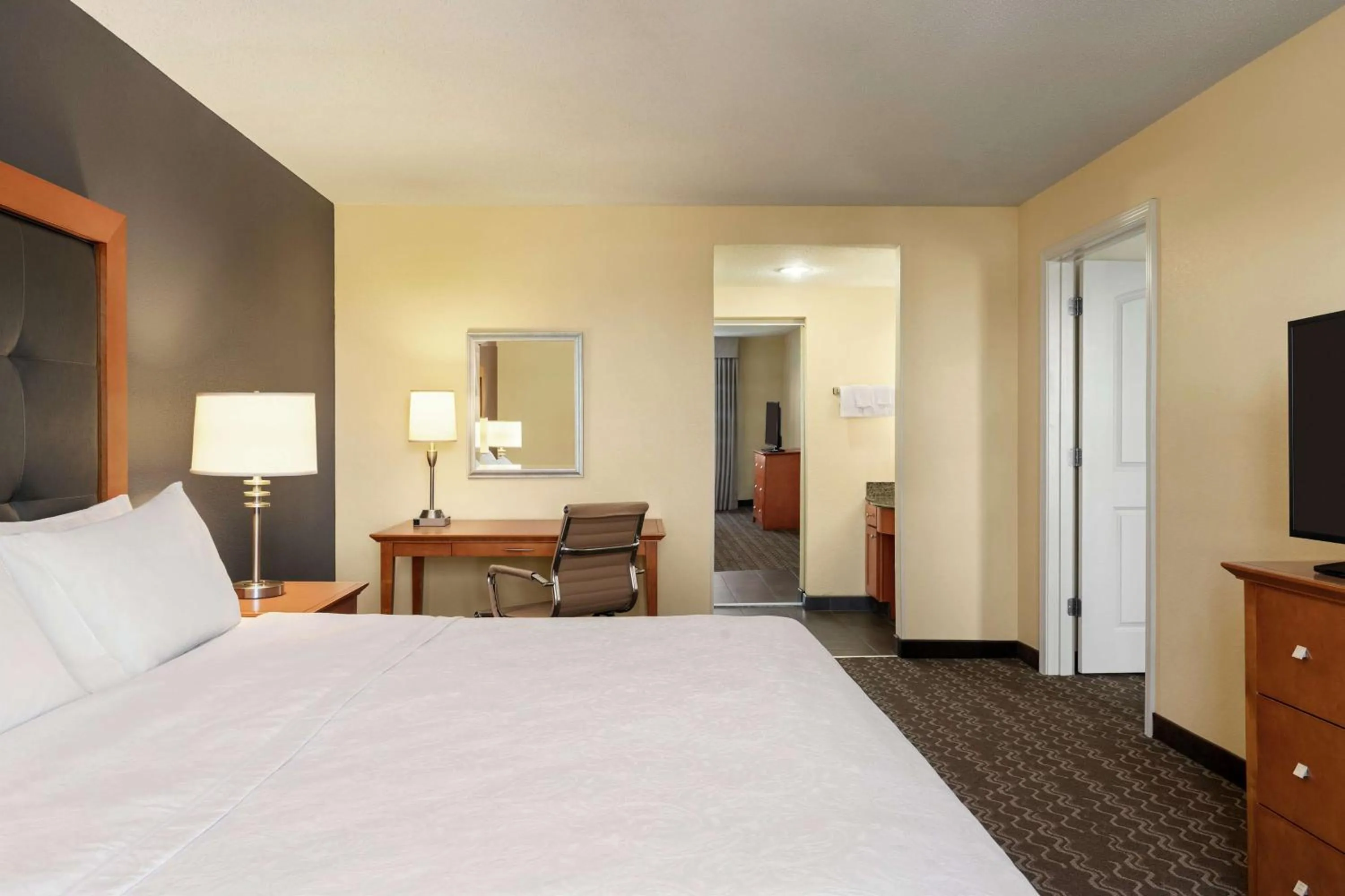Bed in Homewood Suites by Hilton Allentown-Bethlehem Airport