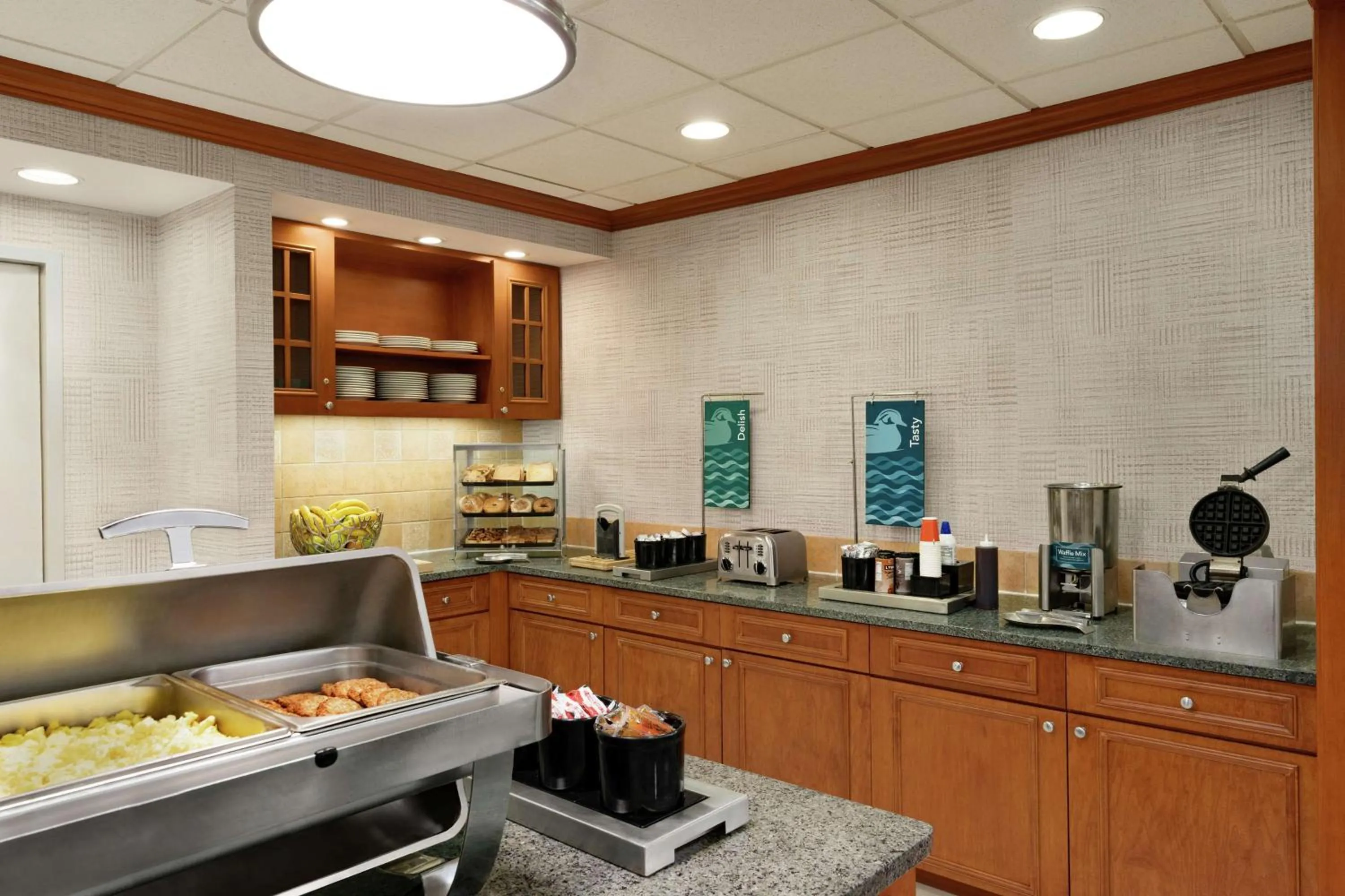 Food and drinks in Homewood Suites by Hilton Allentown-Bethlehem Airport
