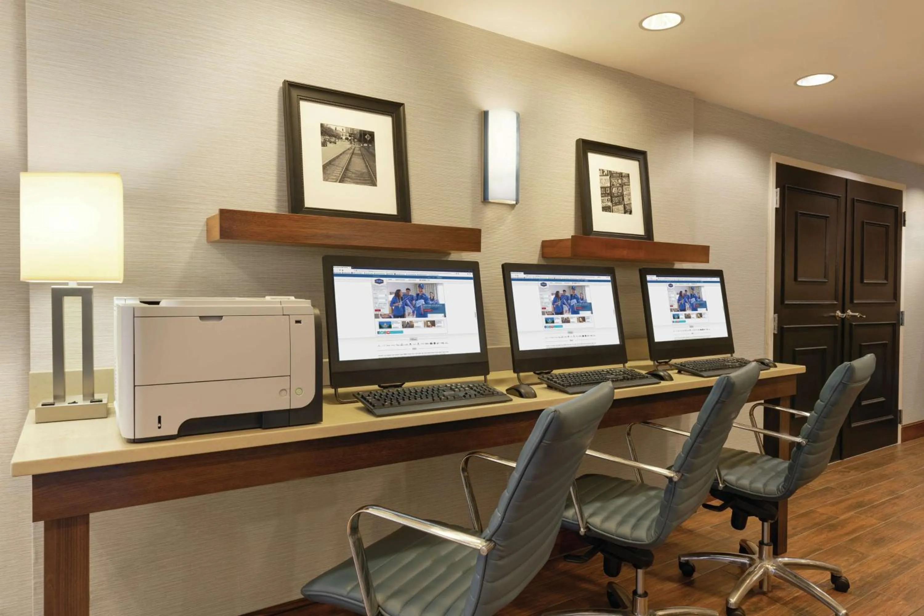 Business facilities in Hampton Inn Franklin