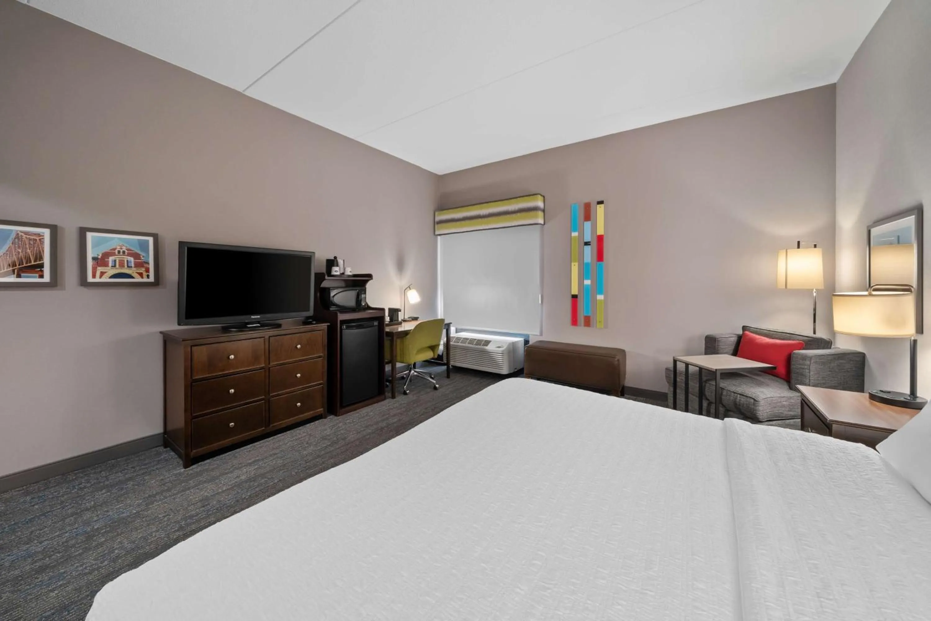 Bedroom, Bed in Hampton Inn Franklin