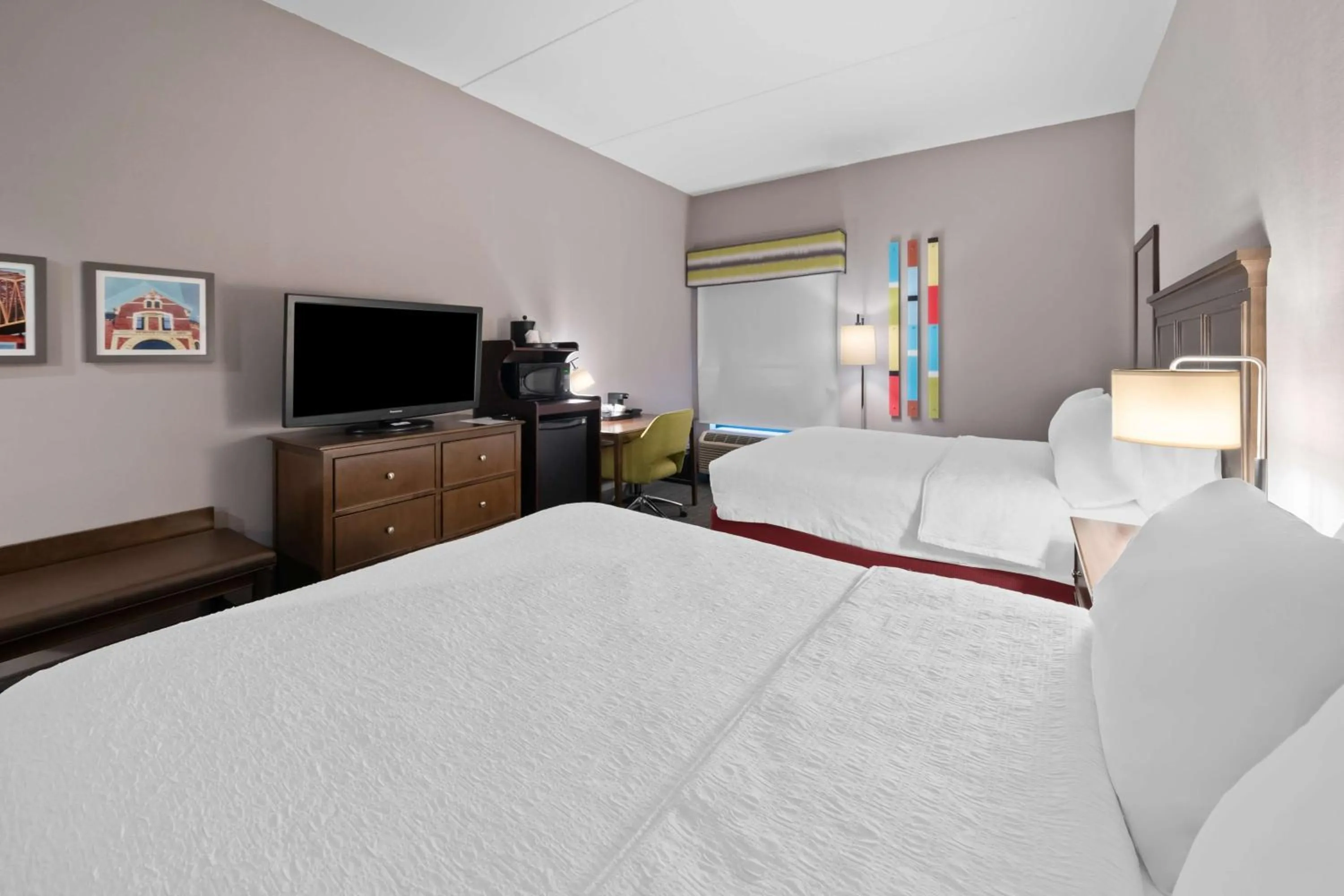 Bedroom, Bed in Hampton Inn Franklin