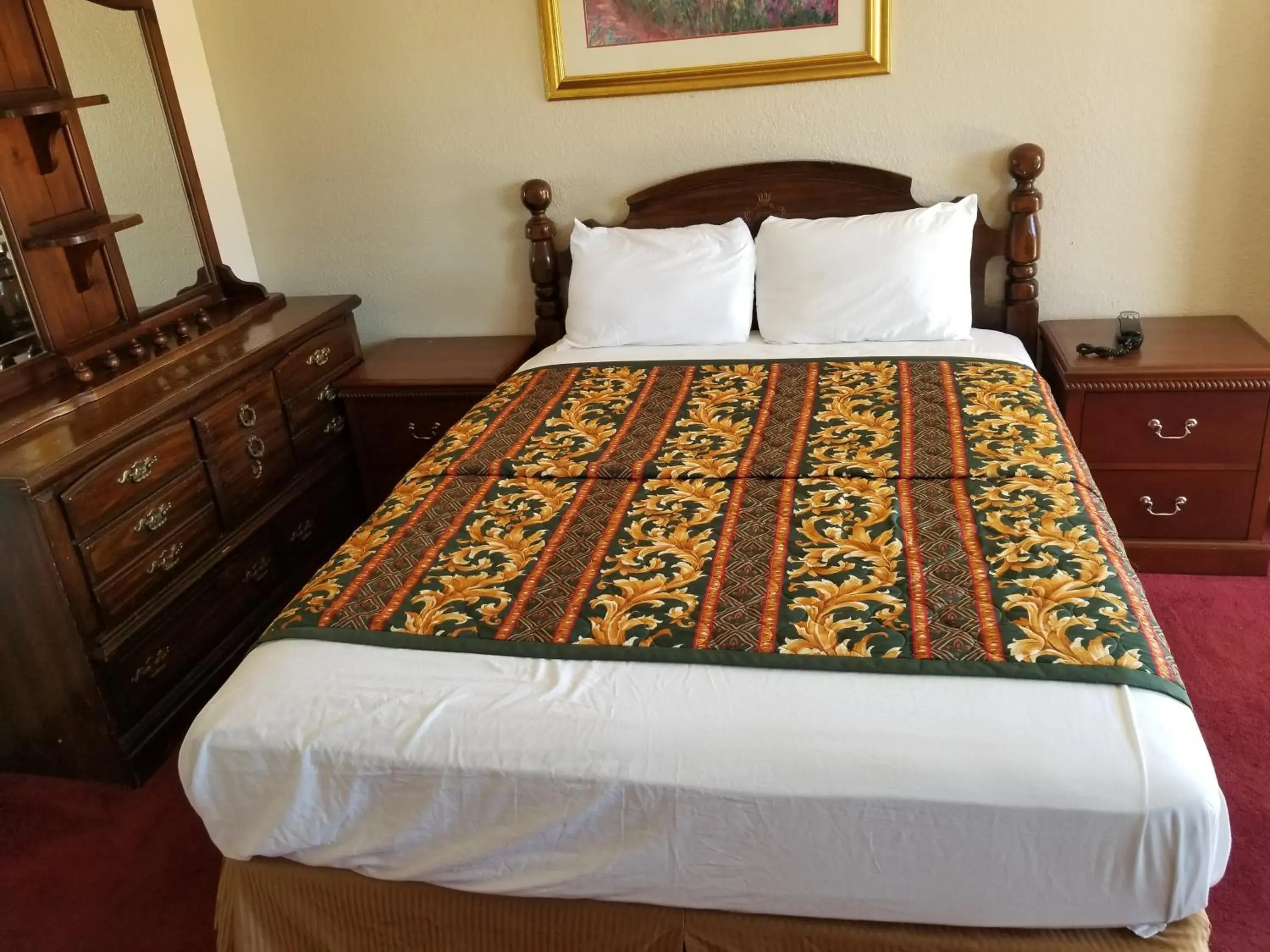Bedroom, Bed in Travel Inn