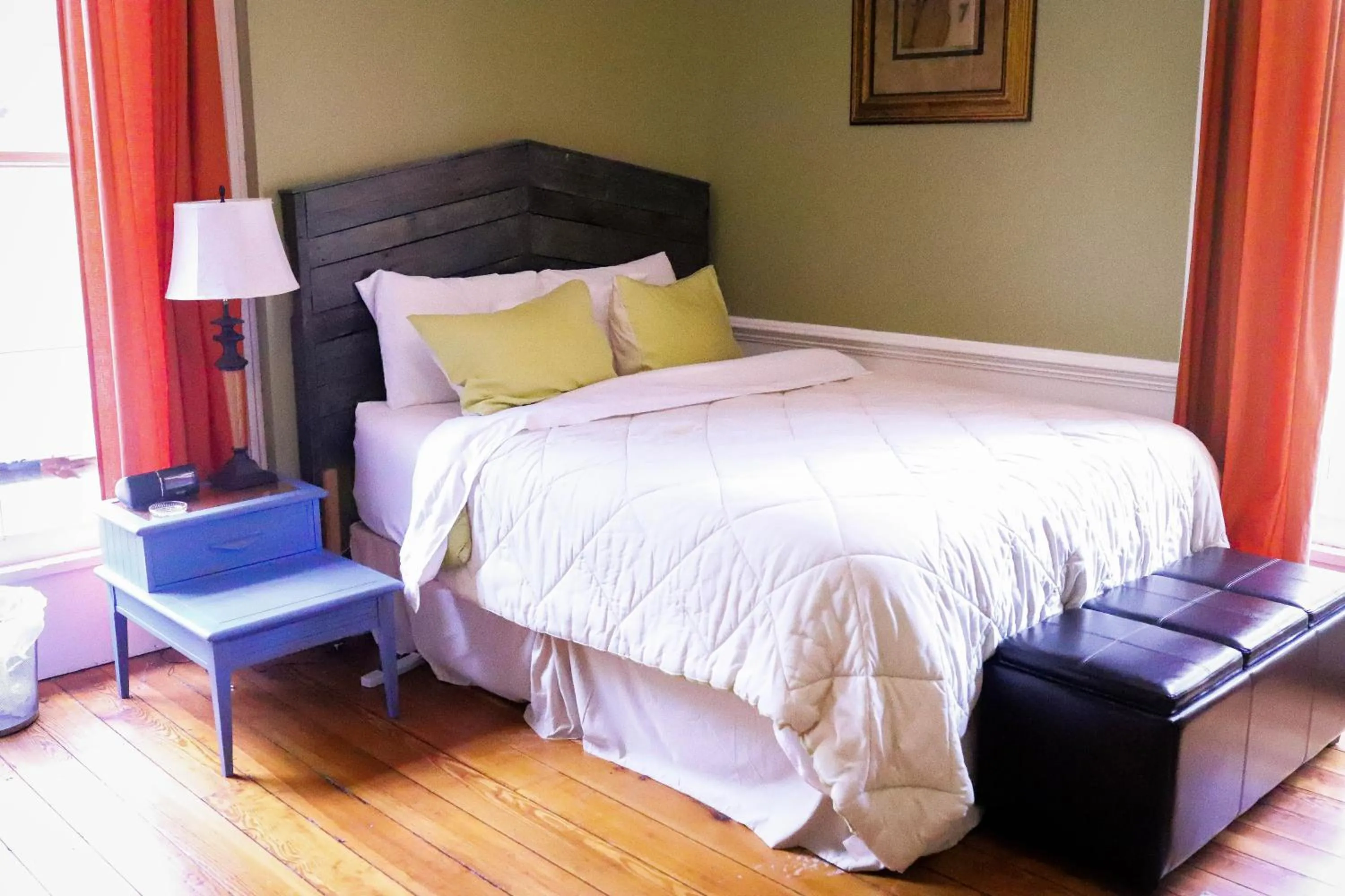 Bed in Early Inn at the Grove