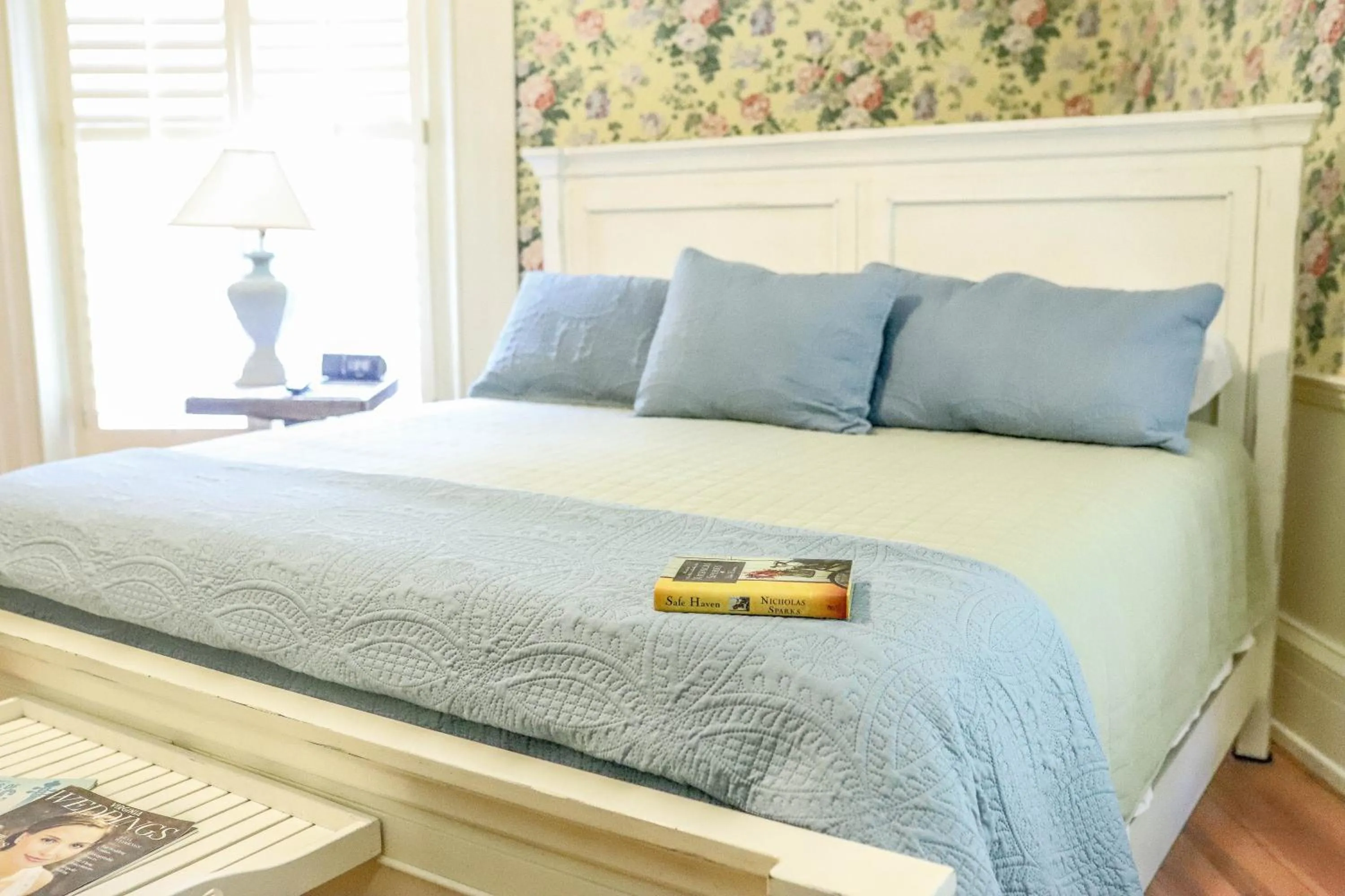 Bed in Early Inn at the Grove