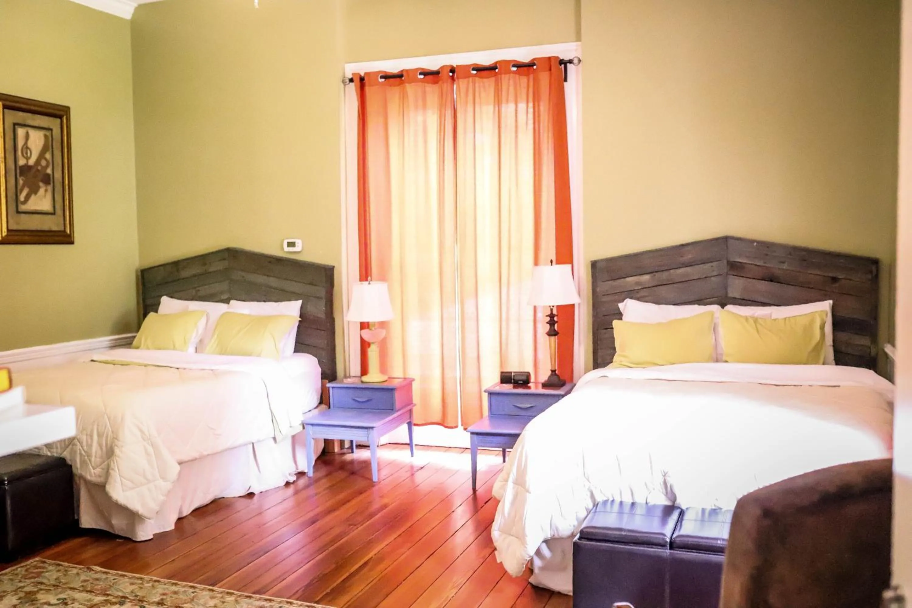 Bed in Early Inn at the Grove