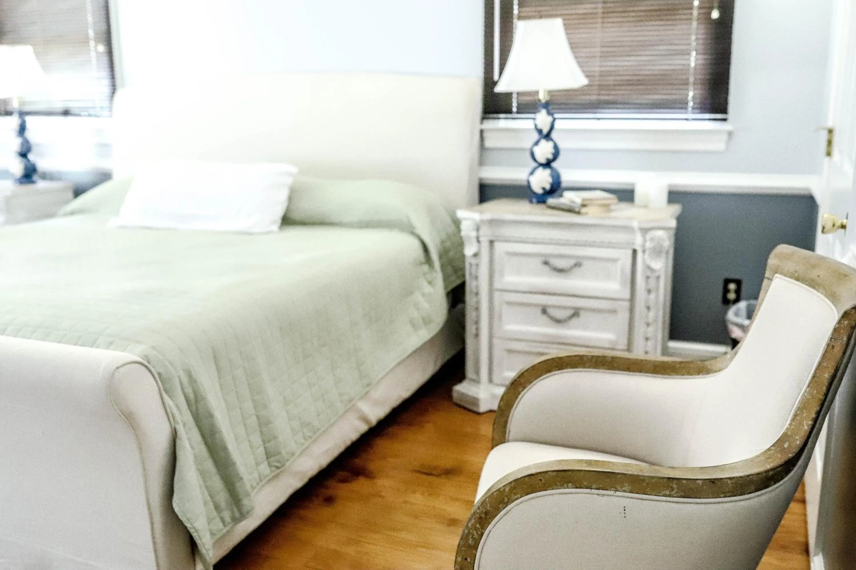 Bed in Early Inn at the Grove