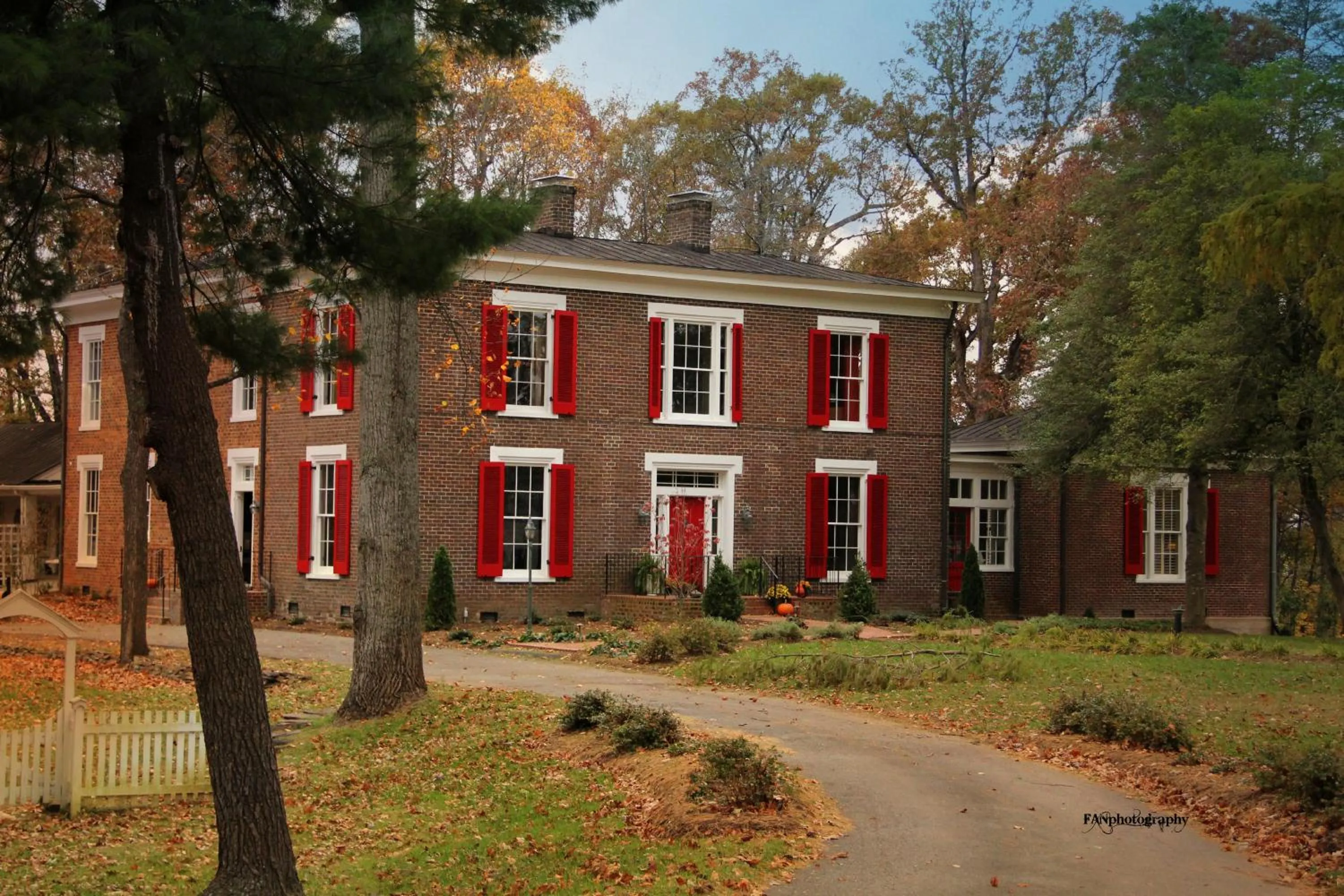 Street view in Early Inn at the Grove
