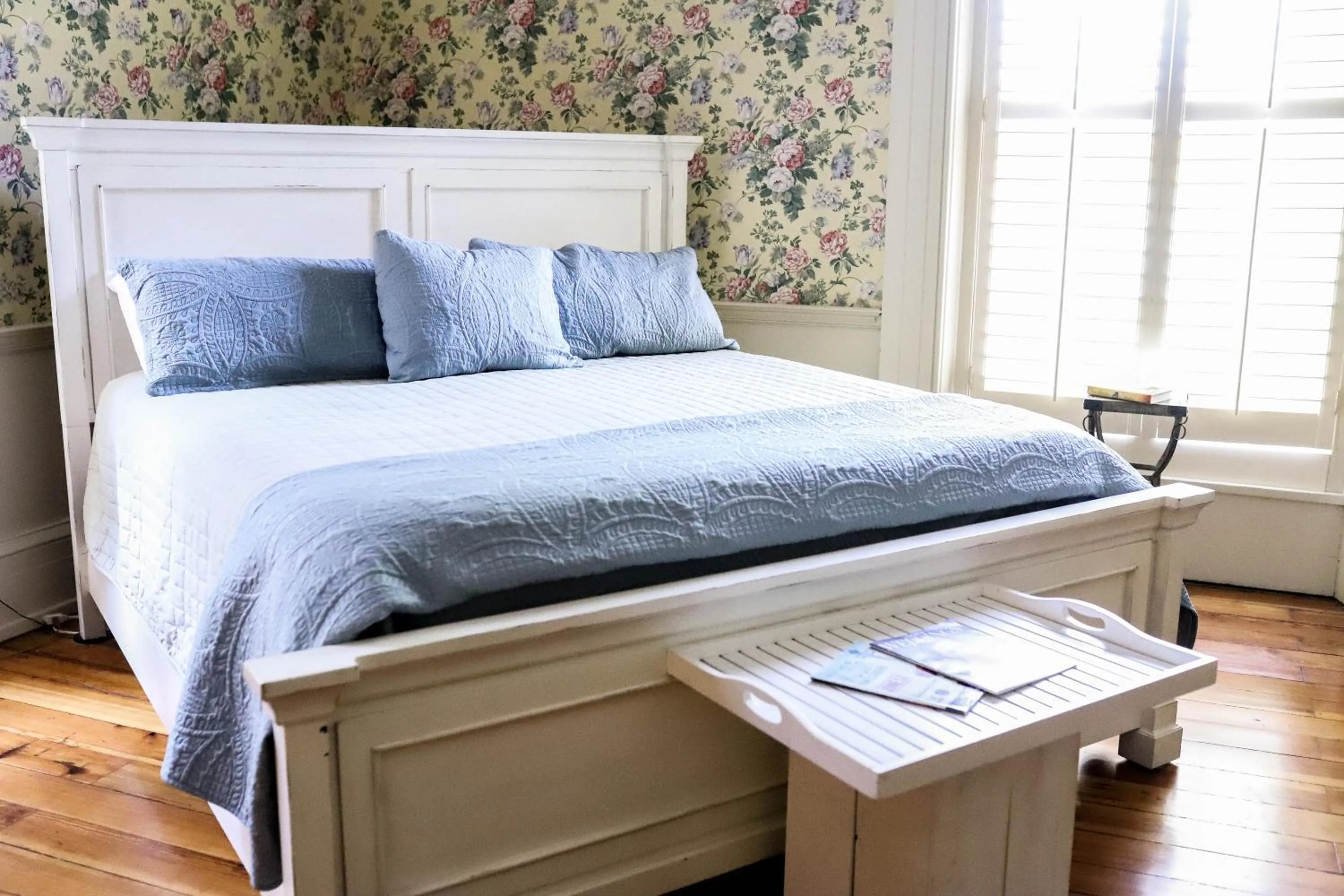 Bed in Early Inn at the Grove