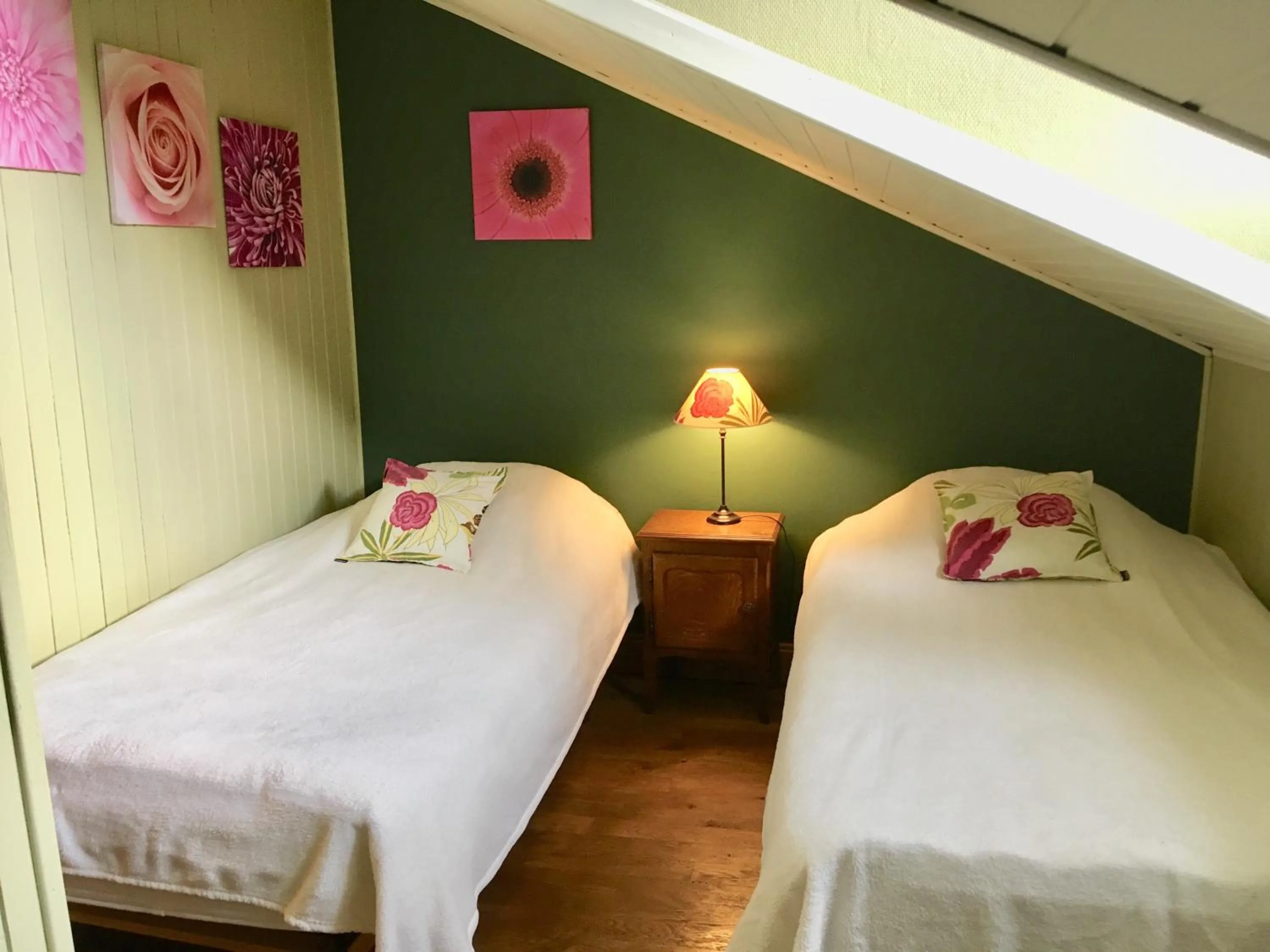 Photo of the whole room, Bed in Gîte la Semois à Mouzaive Vresse sur Semois
