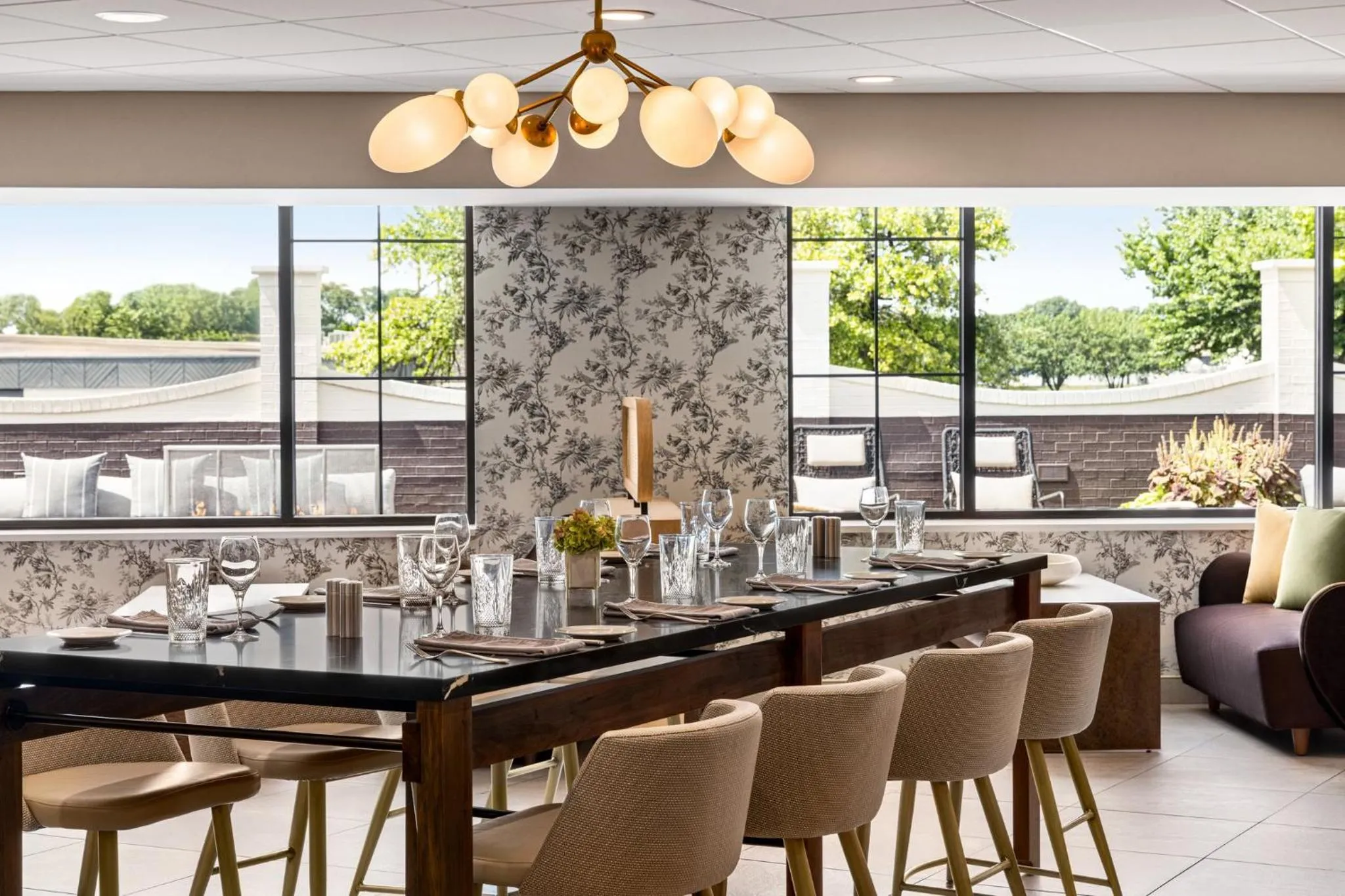 Restaurant/places to eat in Crowne Plaza Louisville Airport Expo Ctr by IHG