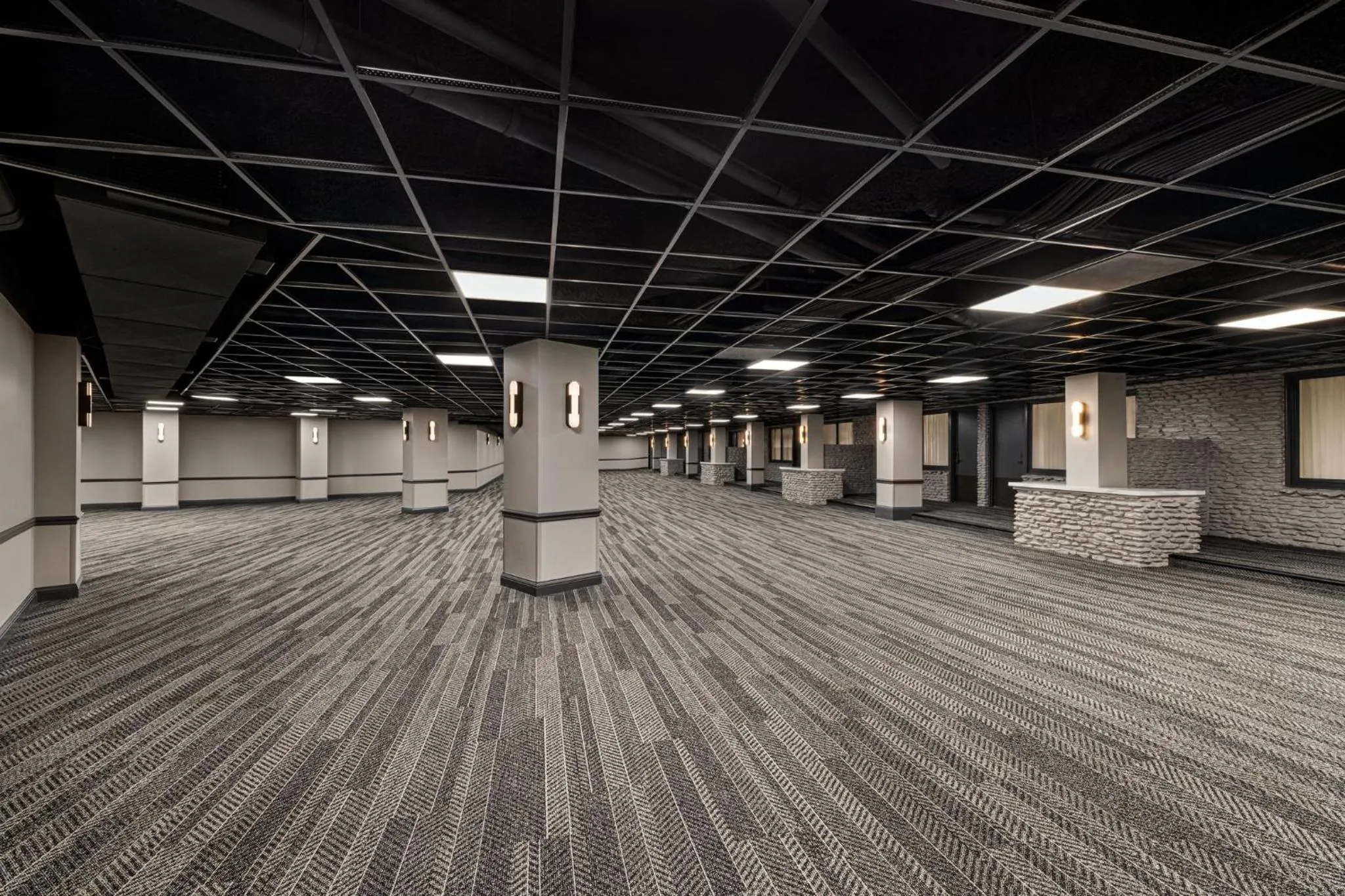 Lobby or reception in Crowne Plaza Louisville Airport Expo Ctr by IHG