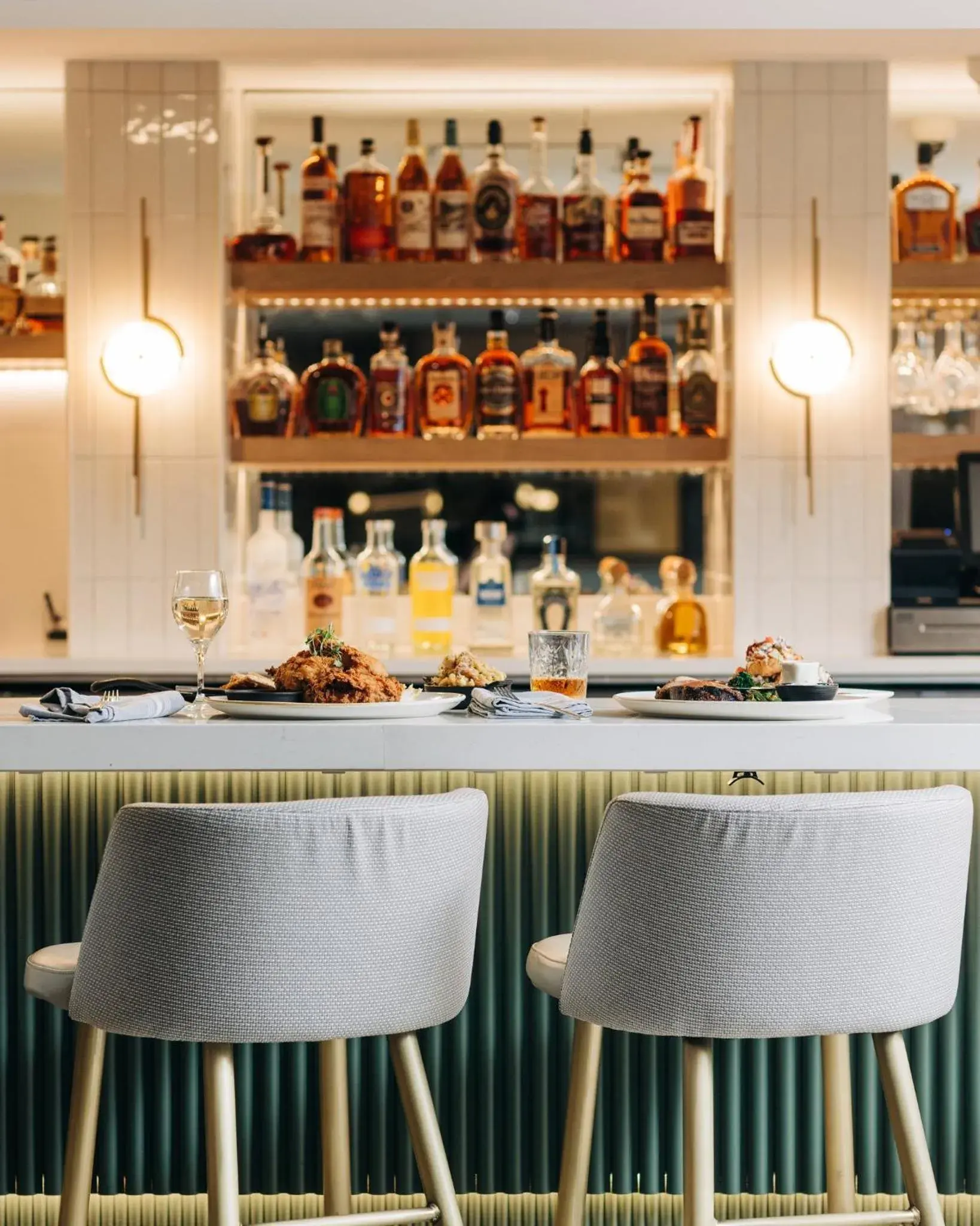 Restaurant/places to eat in Crowne Plaza Louisville Airport Expo Ctr by IHG Restaurant/places to eat in Crowne Plaza Louisville Airport Expo Ctr by IHG